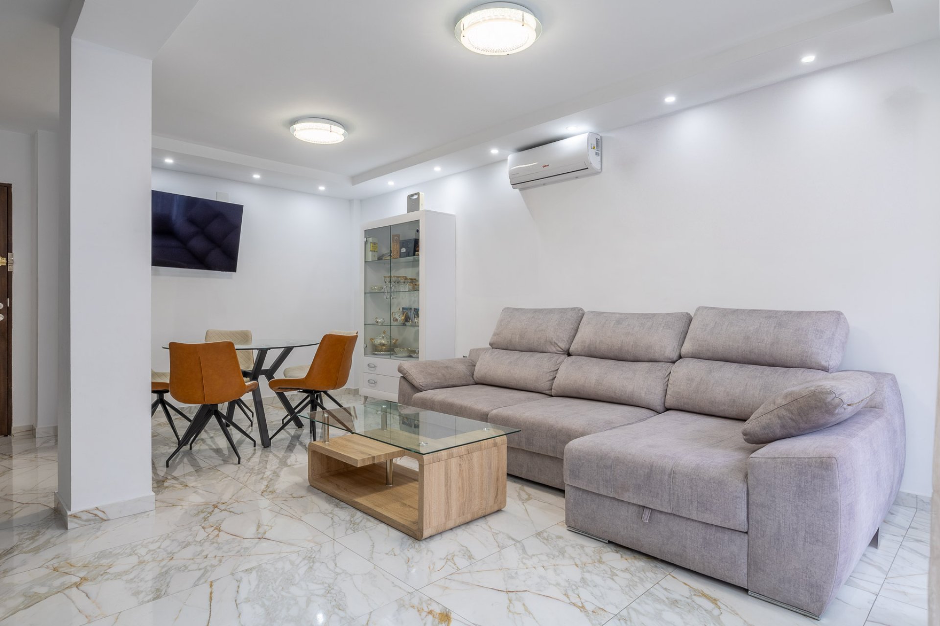 Resale - Apartamento -
Torrevieja - Center