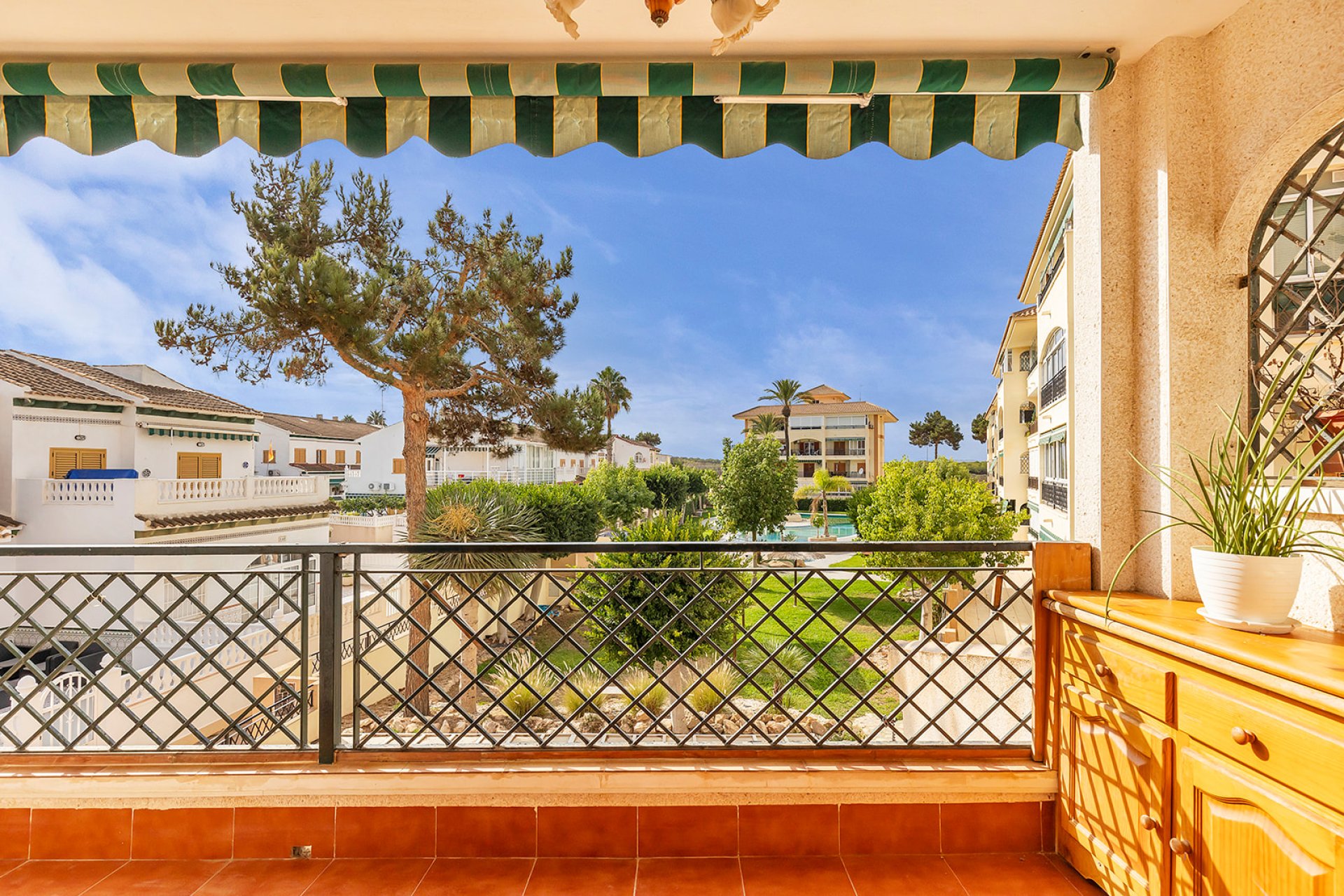 Resale - Apartamento -
Torrevieja - La Mata