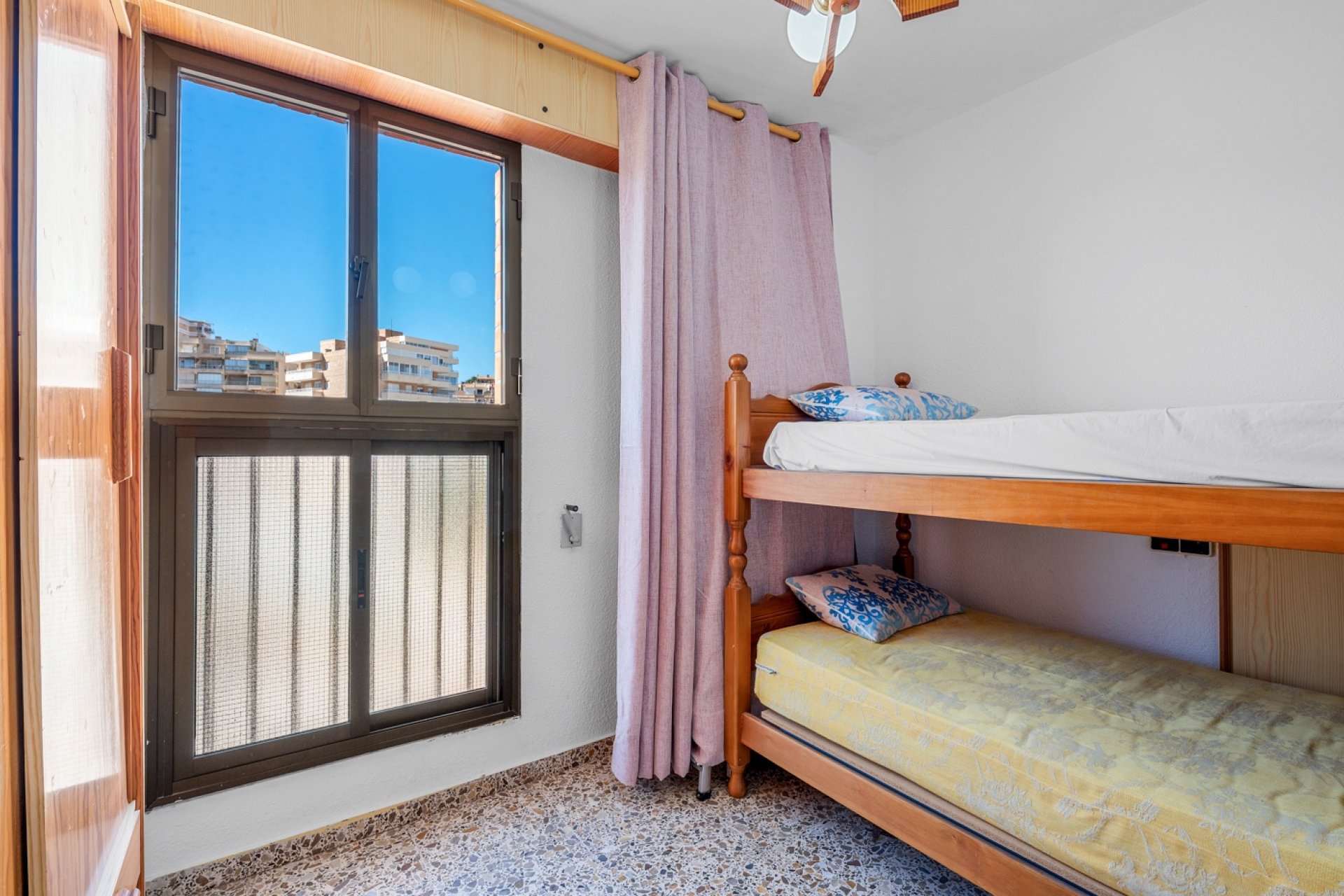 Resale - Apartment -
Arenales del Sol - Segunda linea playa