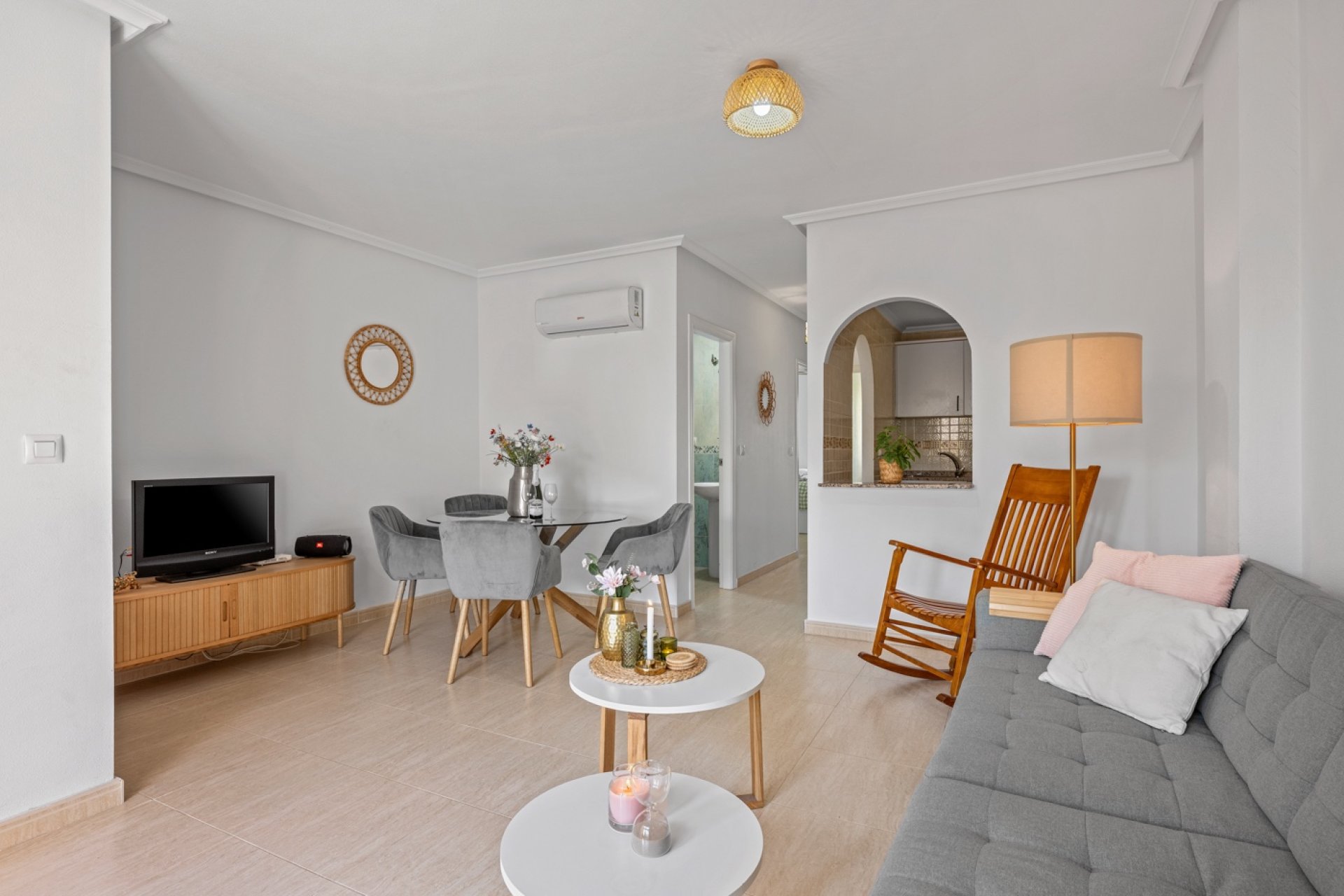 Resale - Apartment -
Daya Nueva