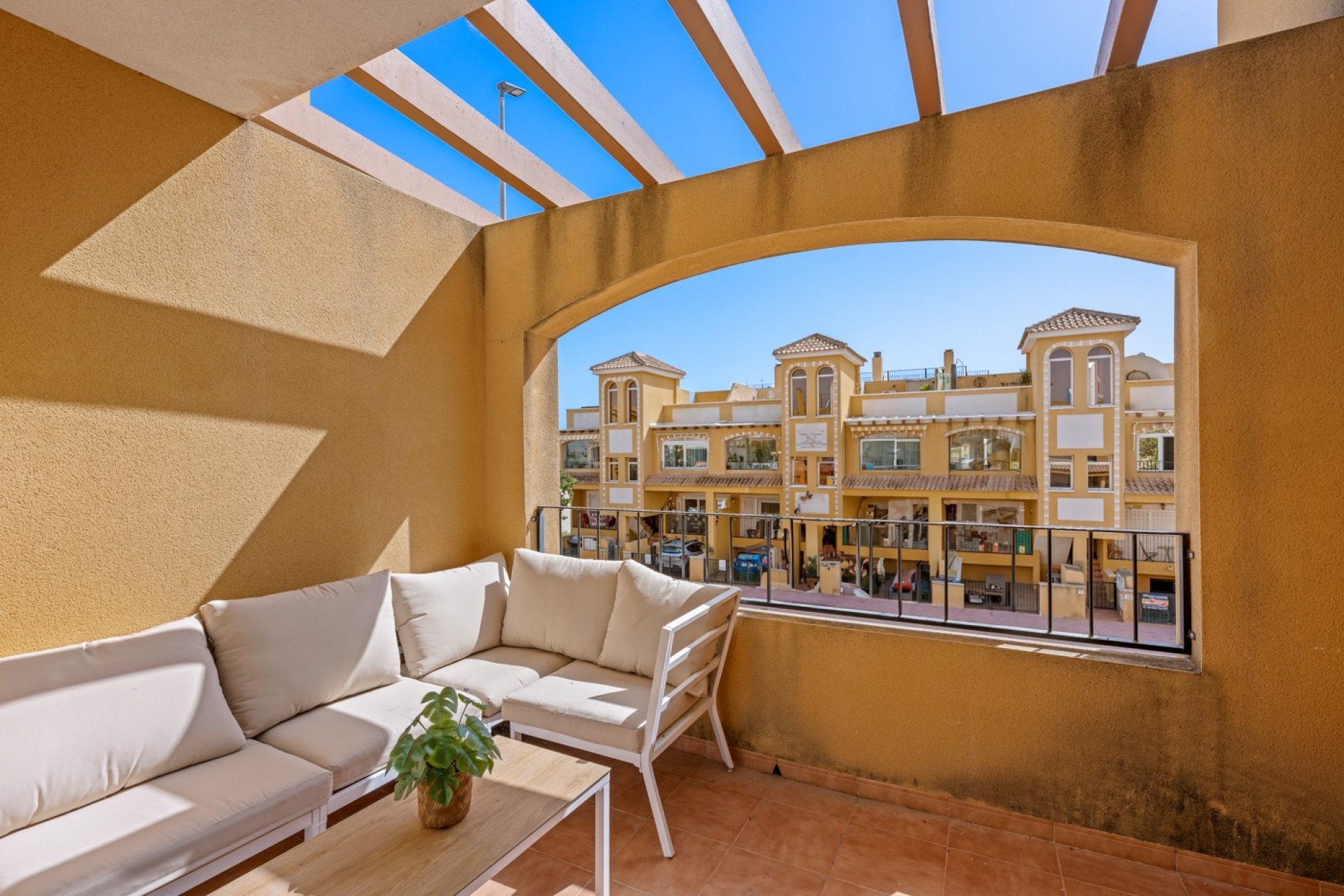 Resale - Apartment -
Daya Nueva