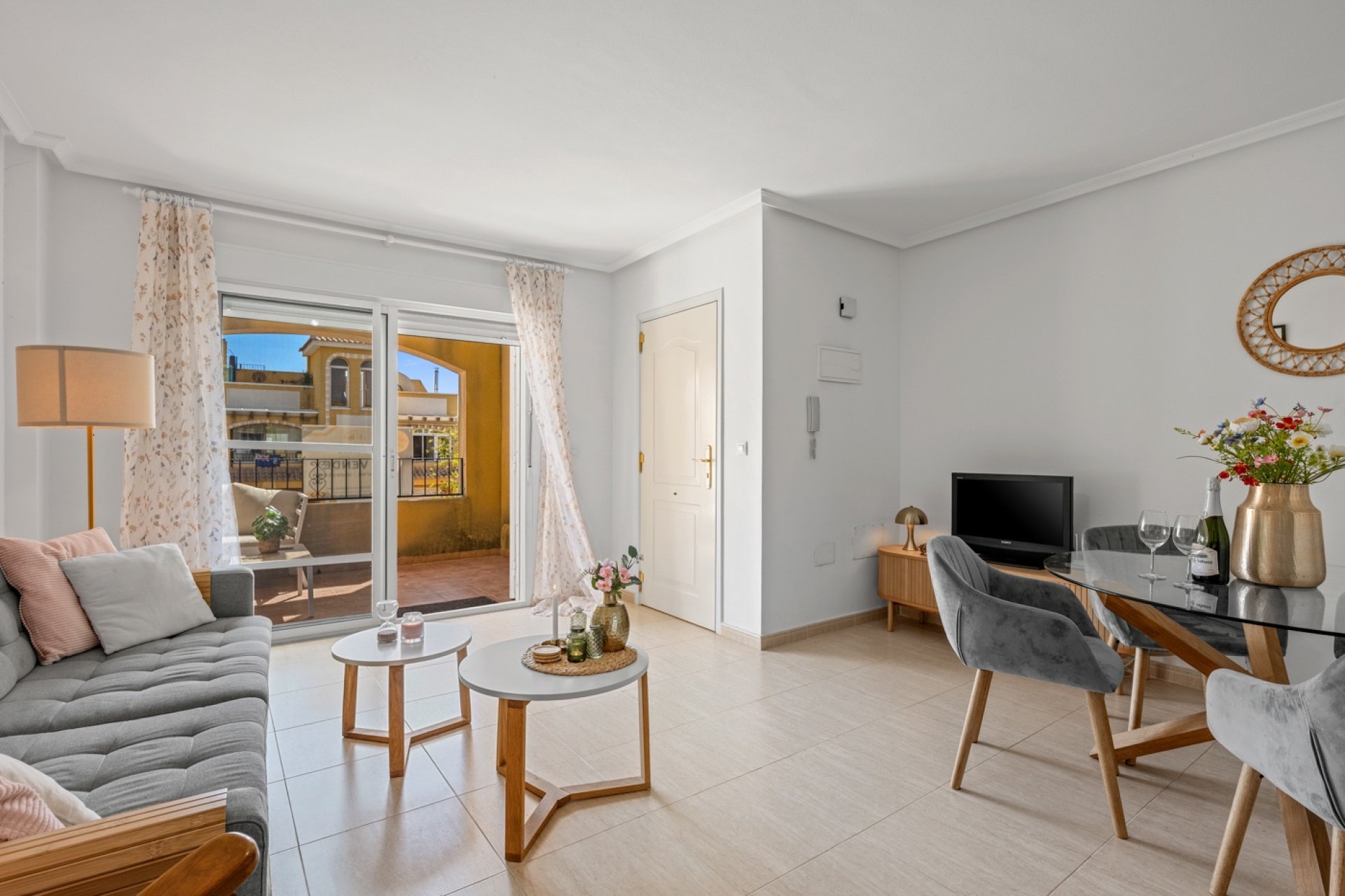 Resale - Apartment -
Daya Nueva