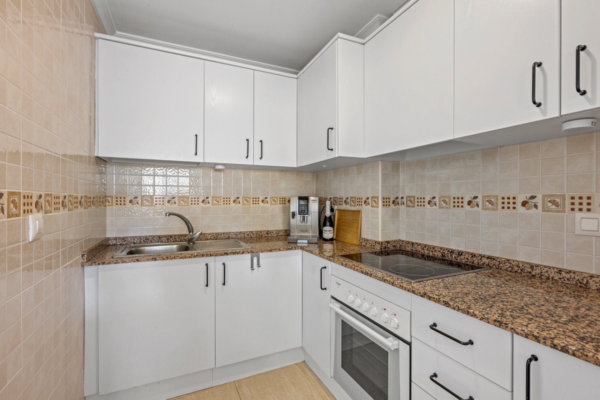 Resale - Apartment -
Daya Nueva