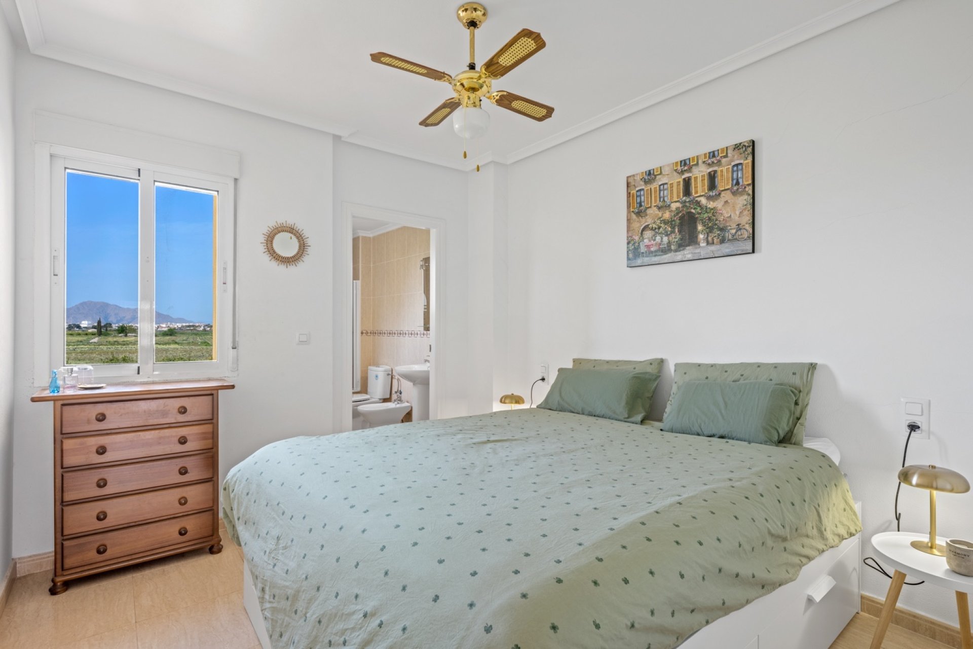 Resale - Apartment -
Daya Nueva