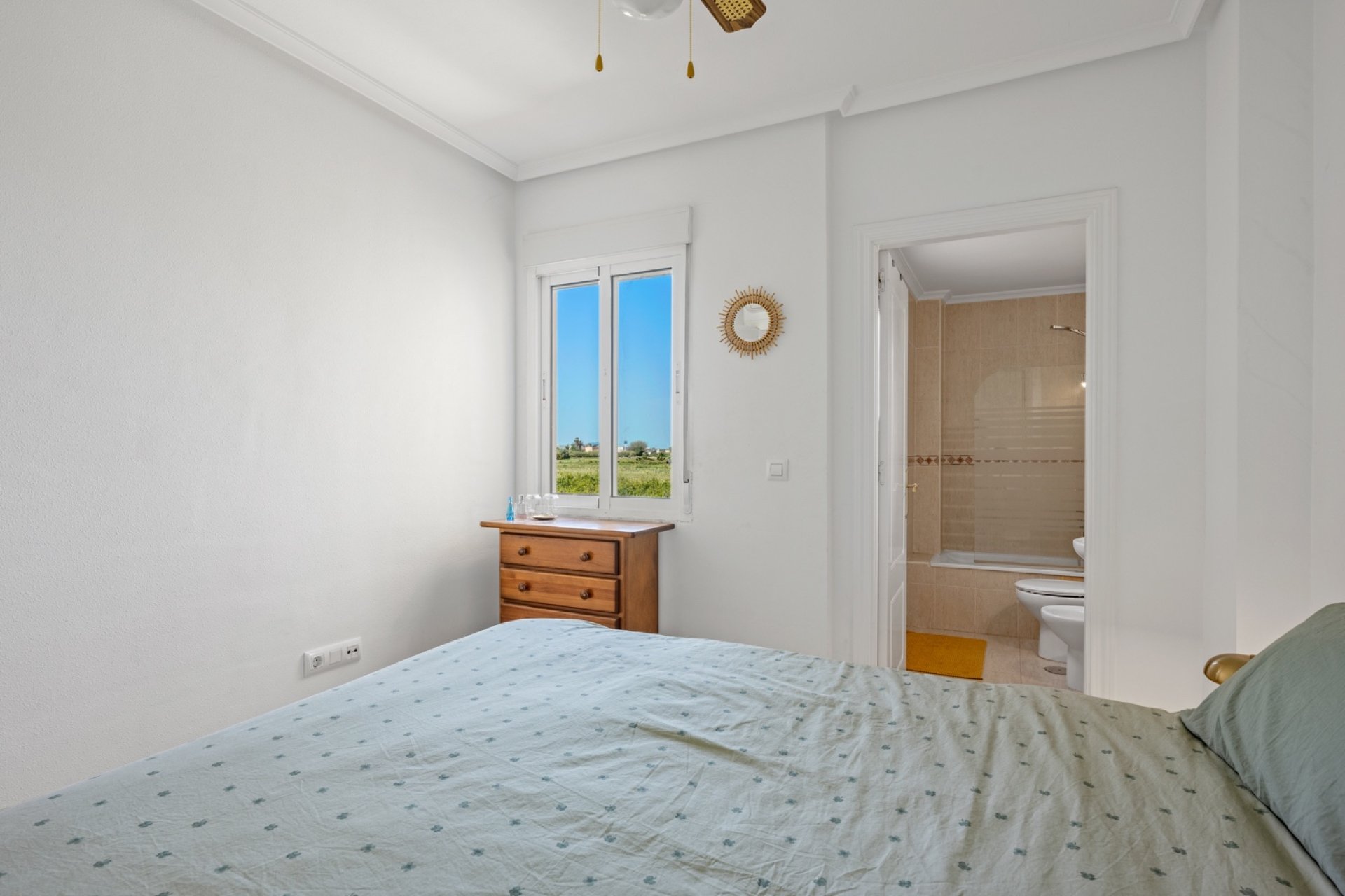 Resale - Apartment -
Daya Nueva