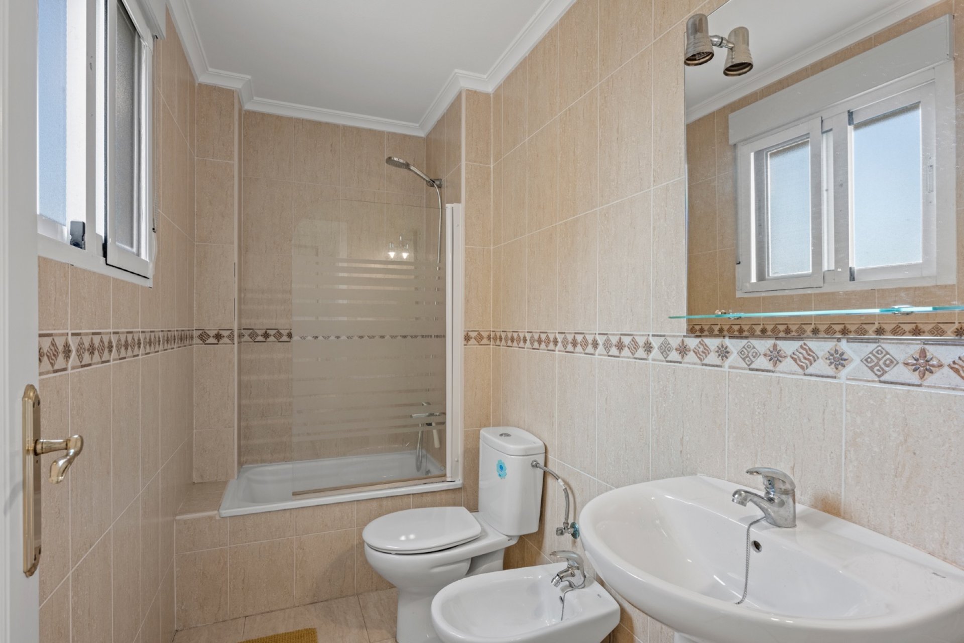 Resale - Apartment -
Daya Nueva