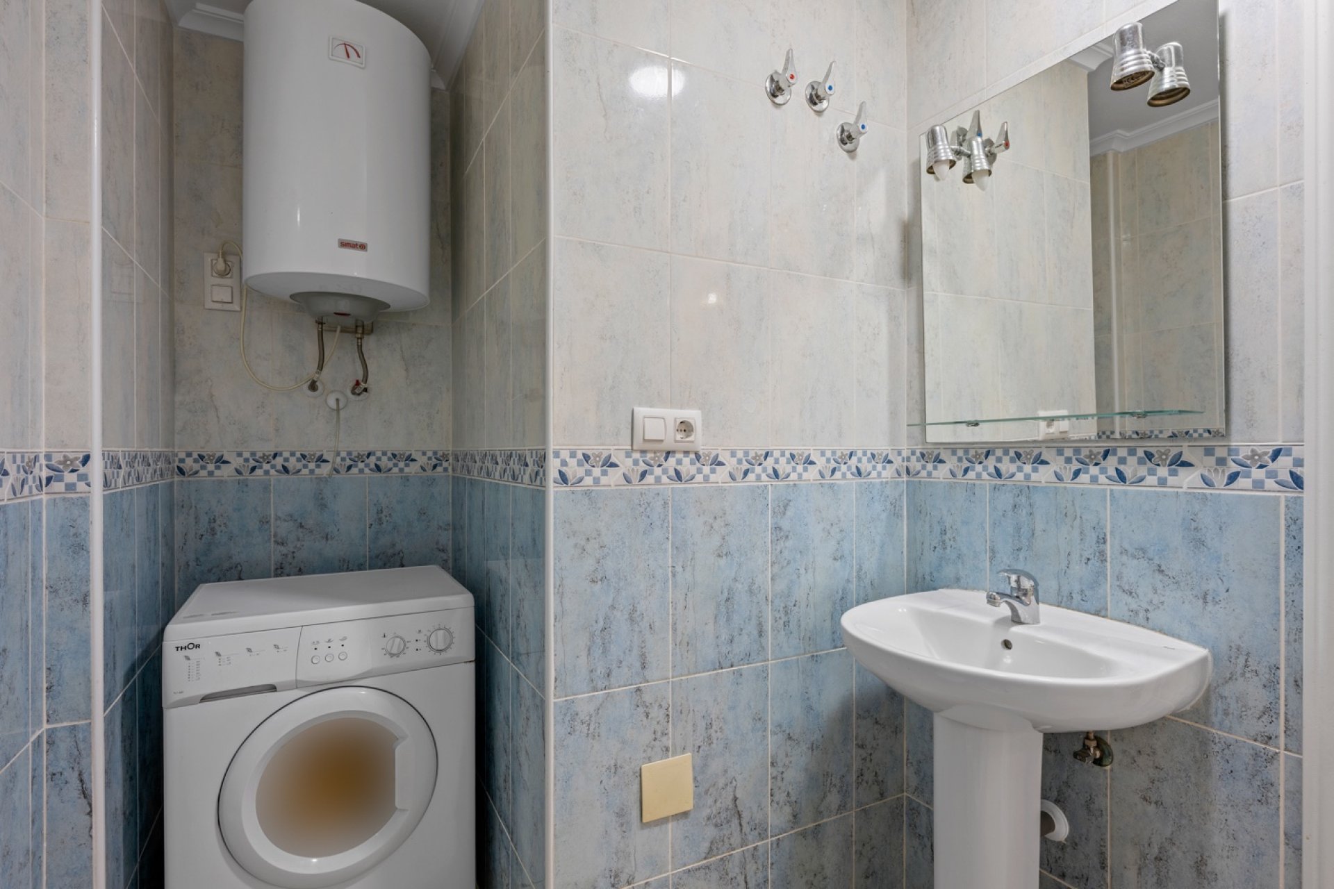 Resale - Apartment -
Daya Nueva