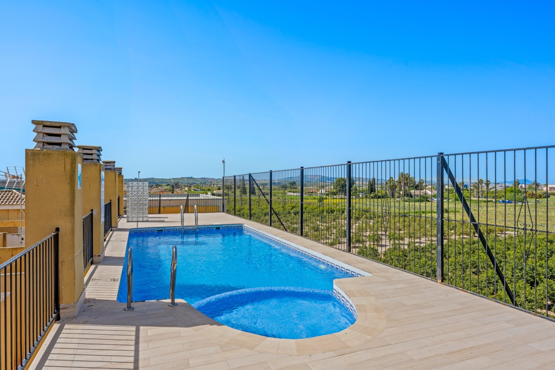 Resale - Apartment -
Daya Nueva