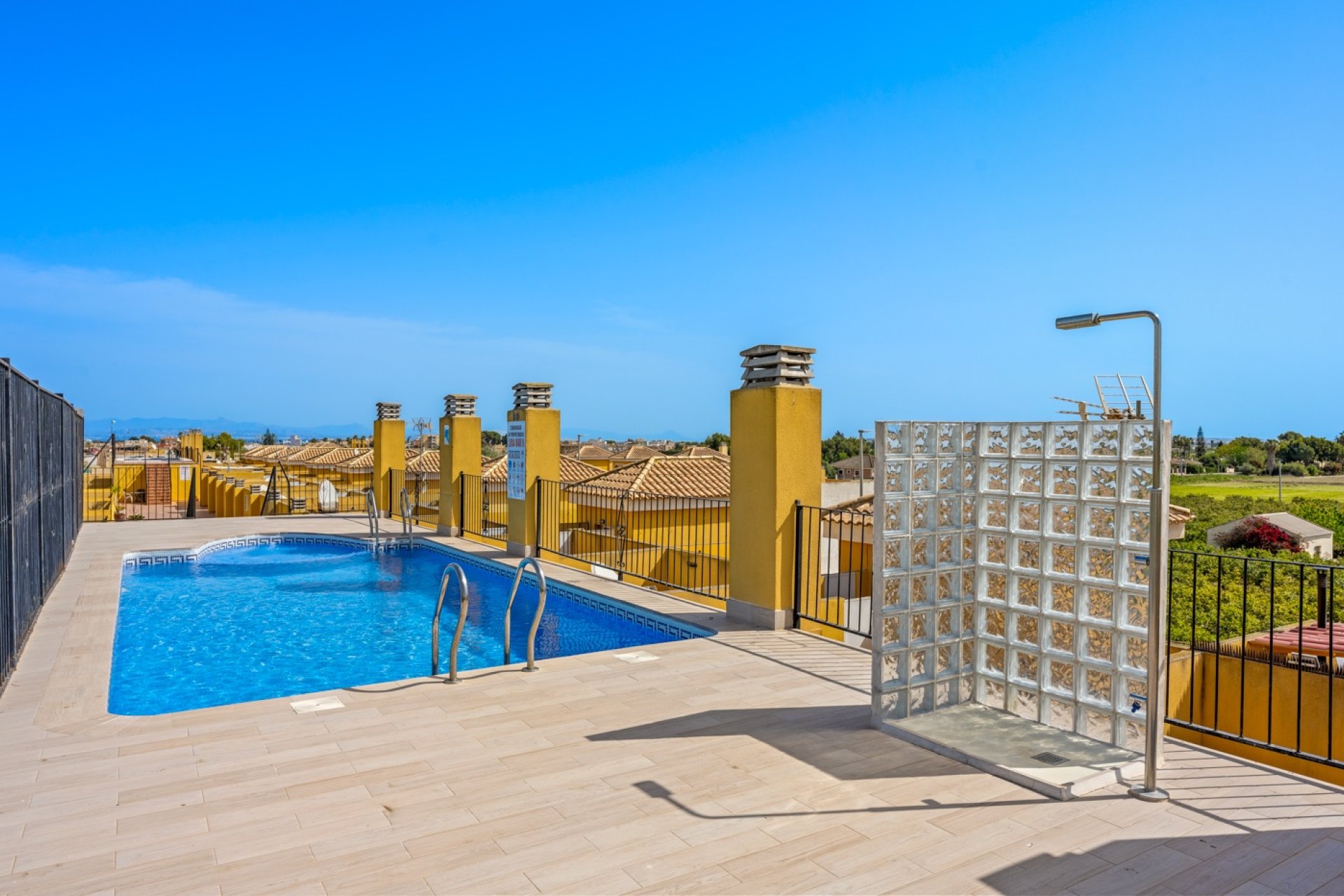 Resale - Apartment -
Daya Nueva