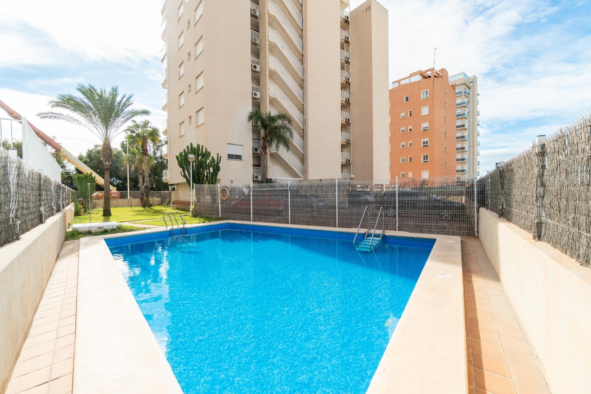 Resale - Apartment -
Guardamar del Segura - Puerto Deportivo