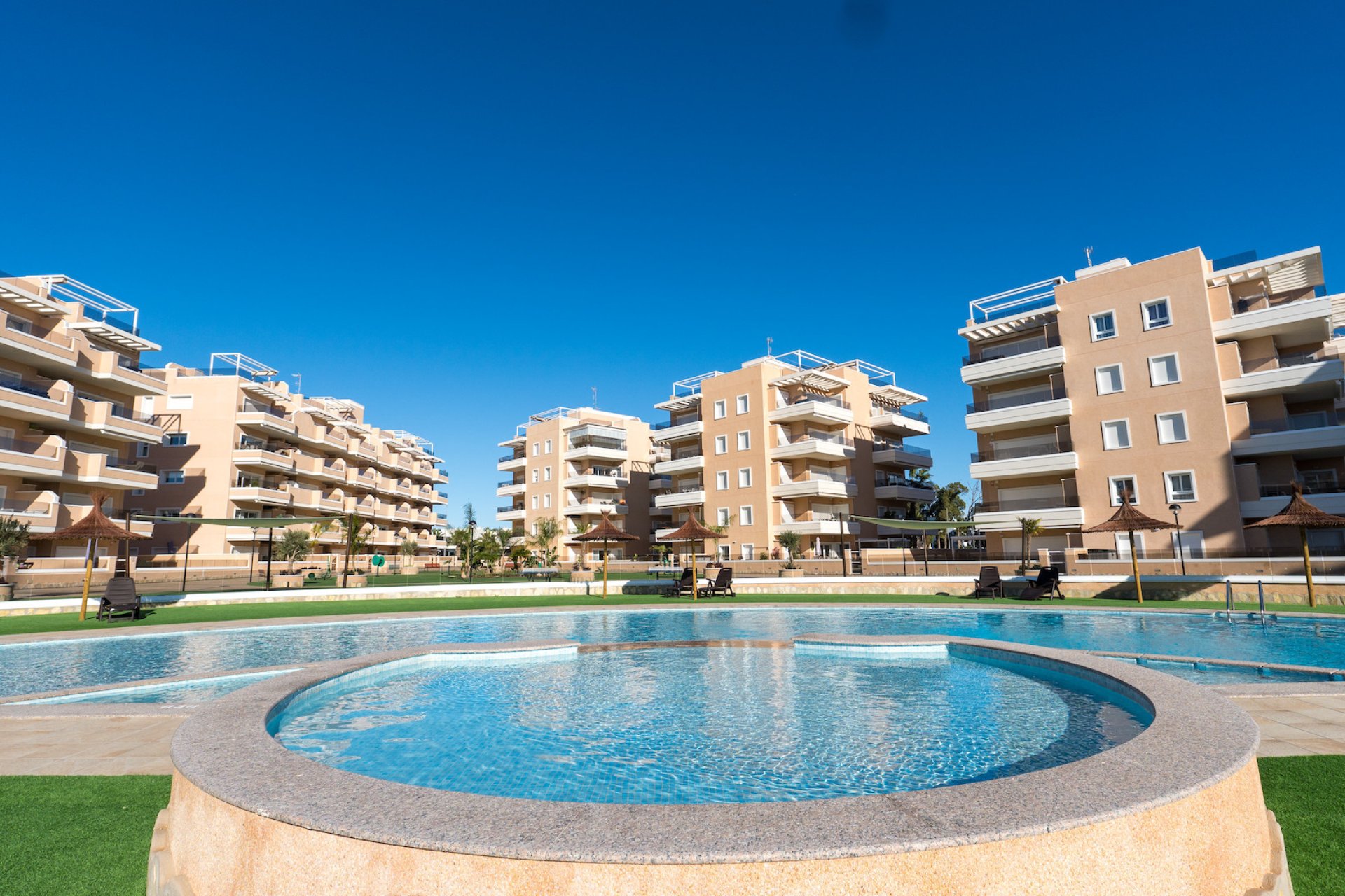 Resale - Apartment -
Guardamar - El Raso