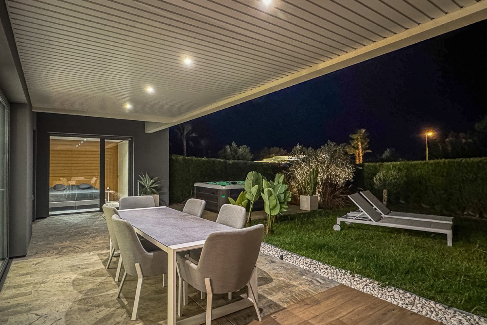 Resale - Apartment -
Las Colinas Golf