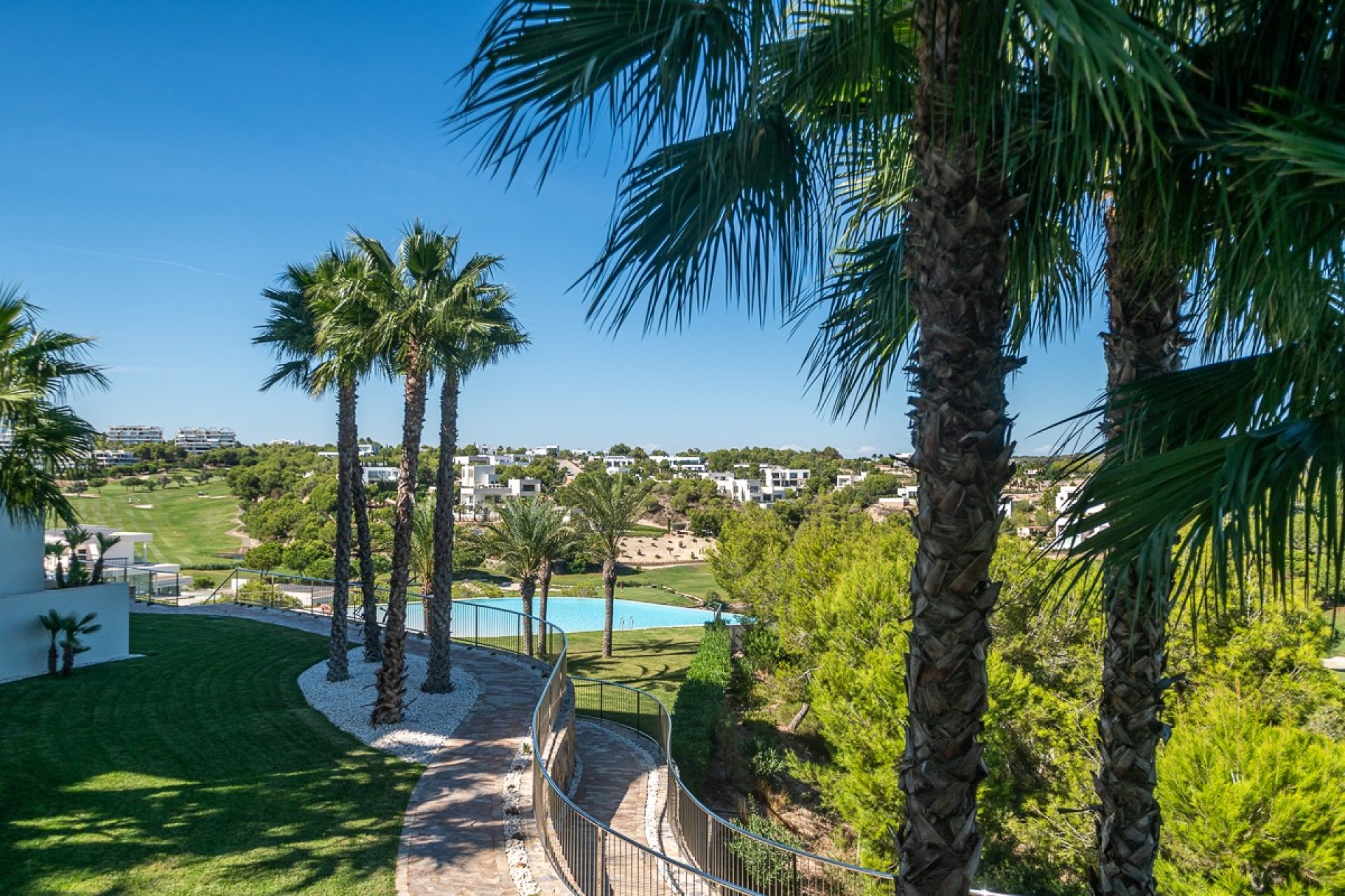 Resale - Apartment -
Las Colinas Golf