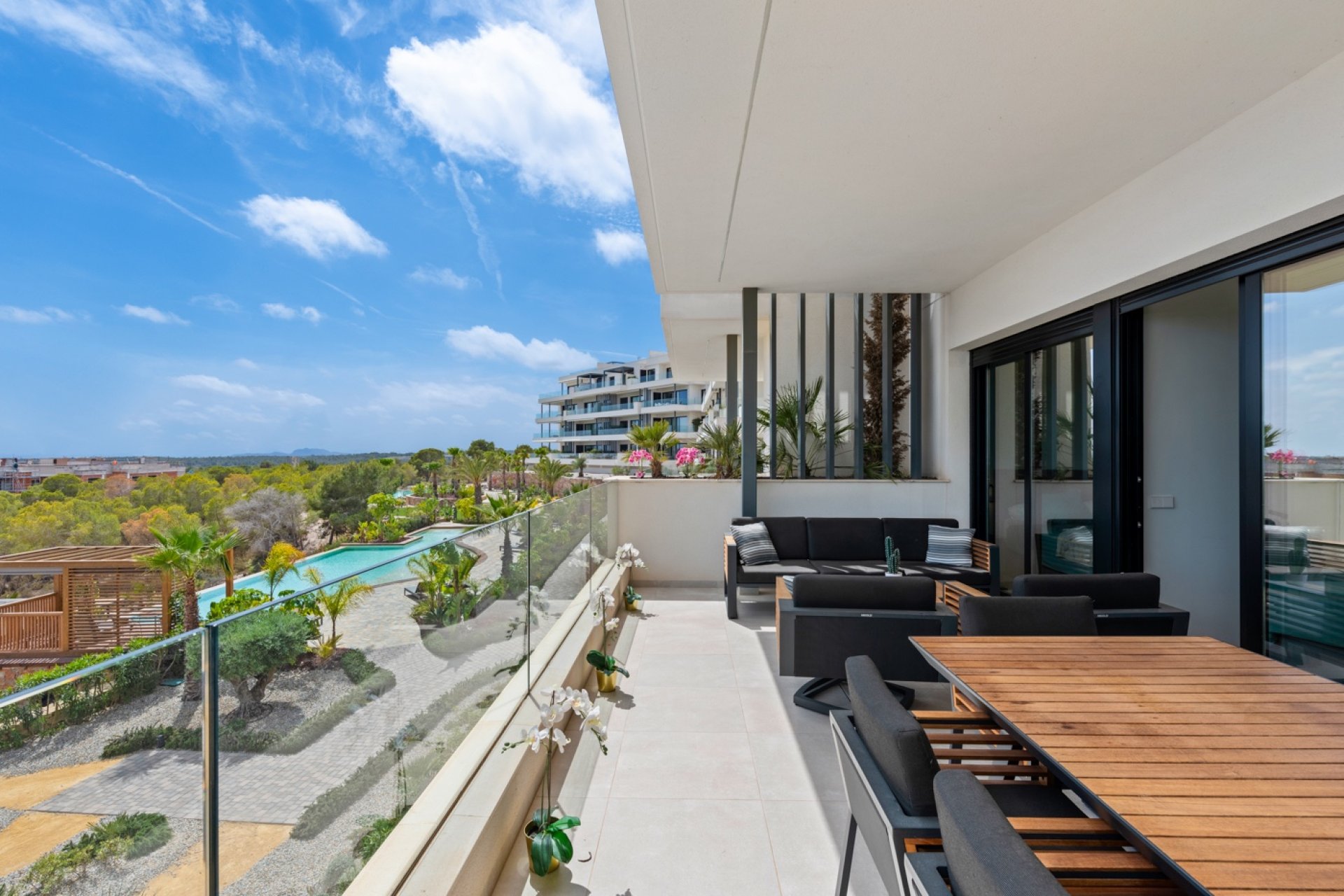 Resale - Apartment -
Las Colinas Golf