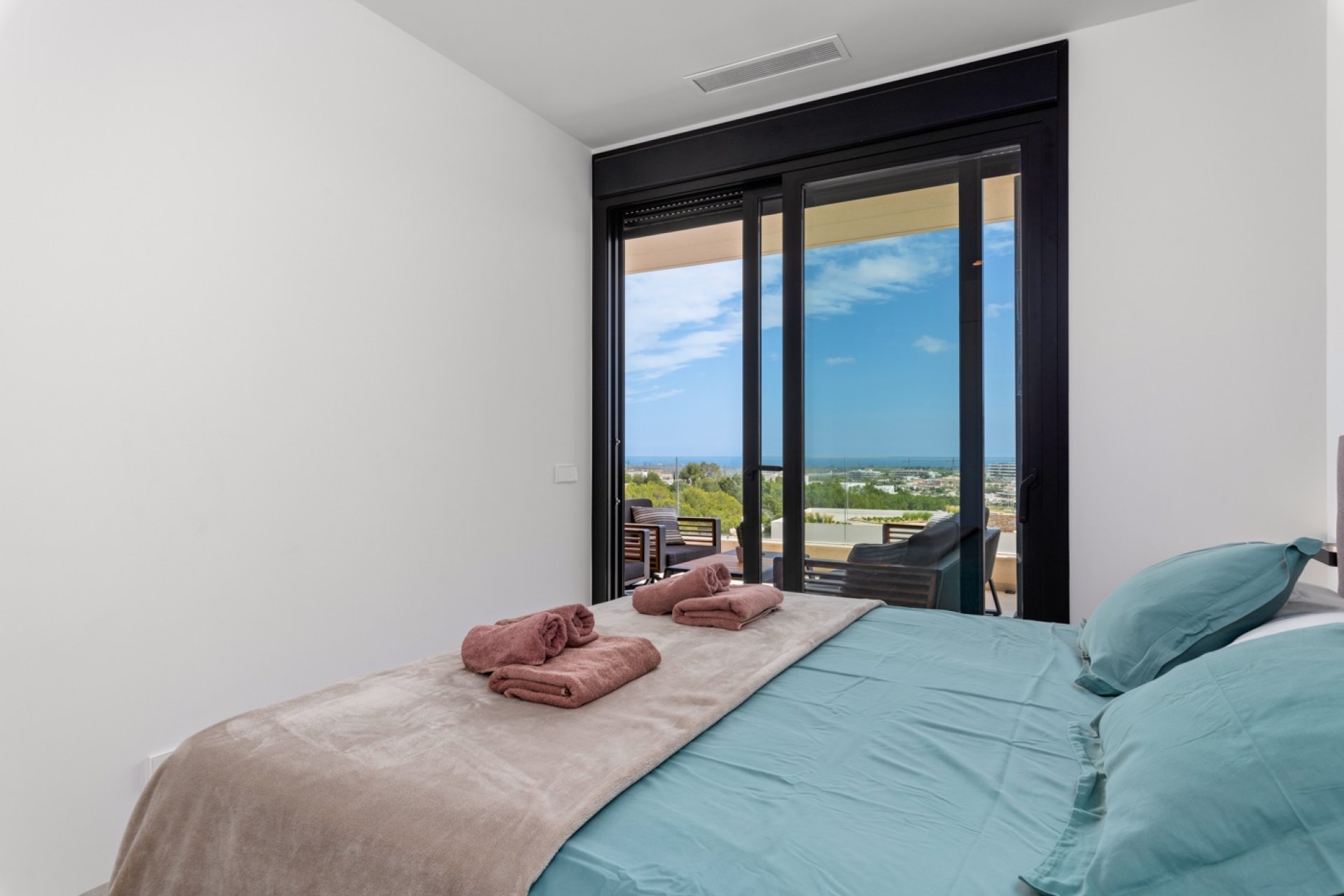 Resale - Apartment -
Las Colinas Golf