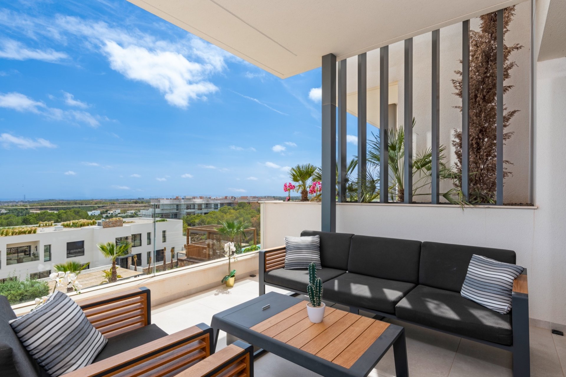 Resale - Apartment -
Las Colinas Golf