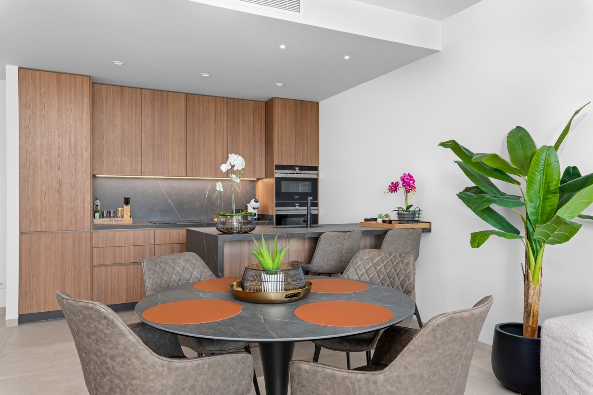 Resale - Apartment -
Las Colinas Golf