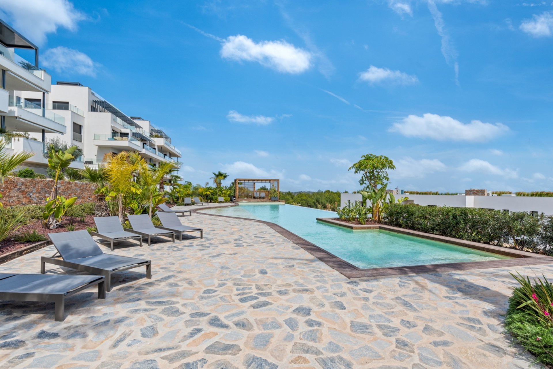 Resale - Apartment -
Las Colinas Golf