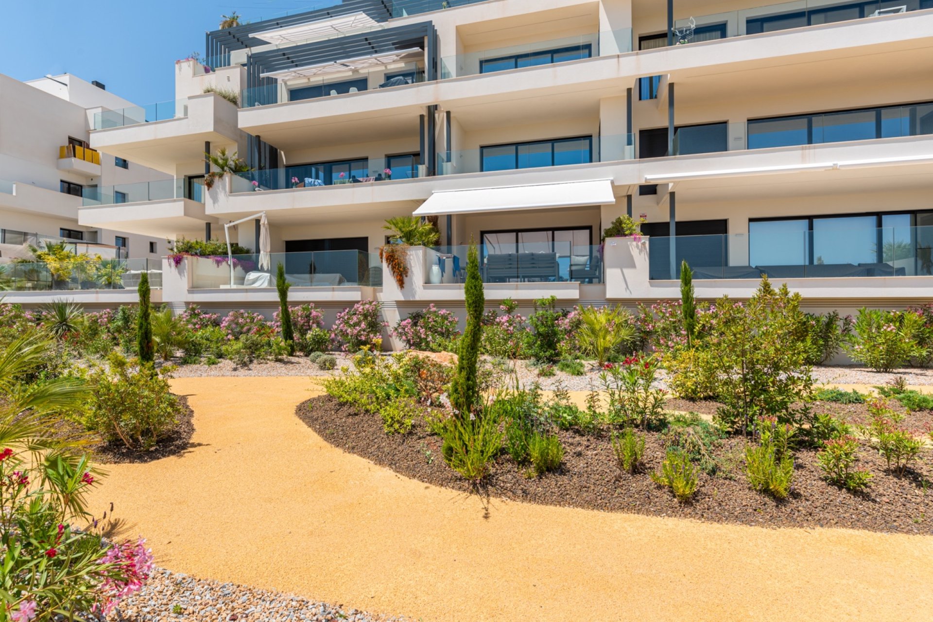 Resale - Apartment -
Las Colinas Golf