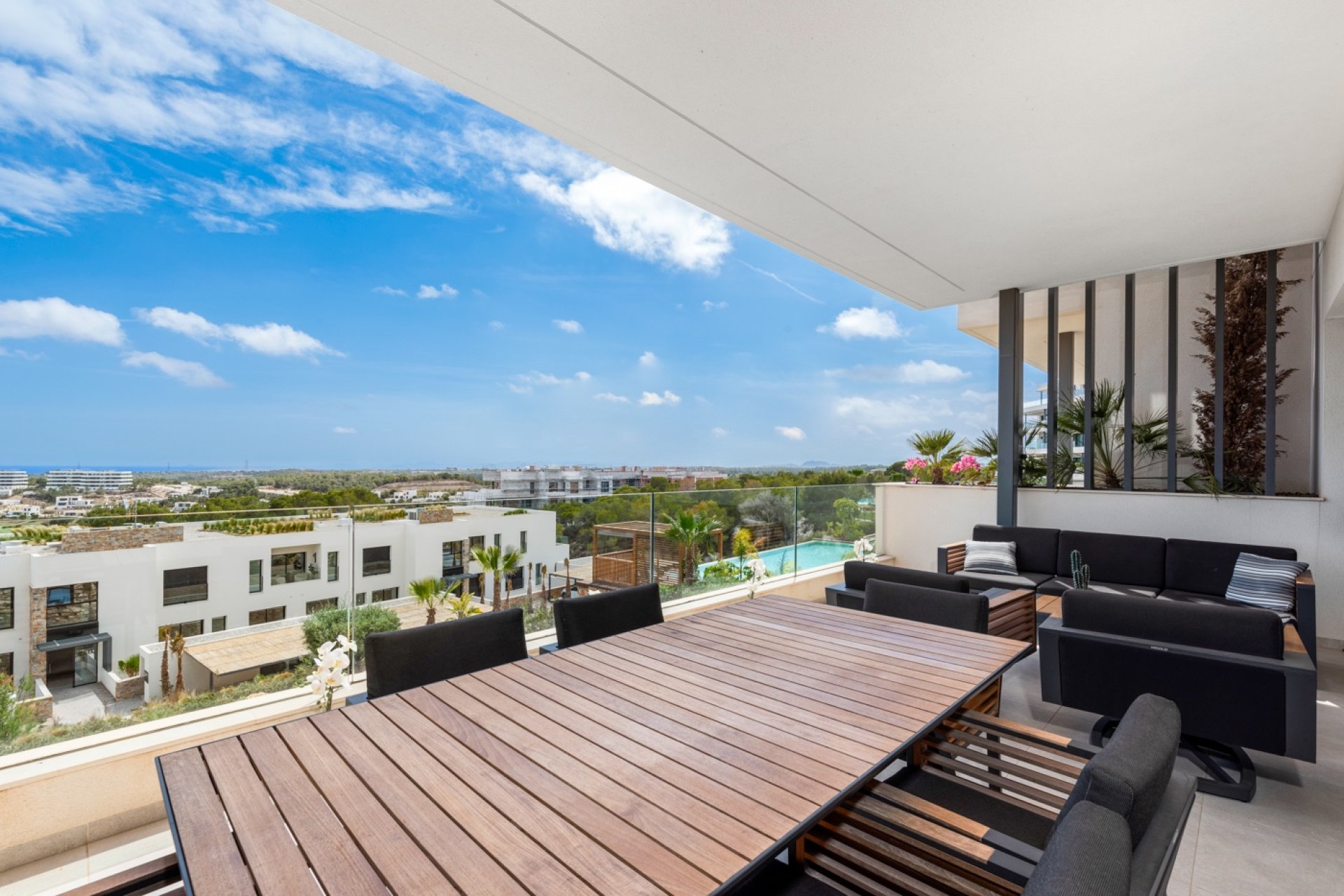 Resale - Apartment -
Las Colinas Golf