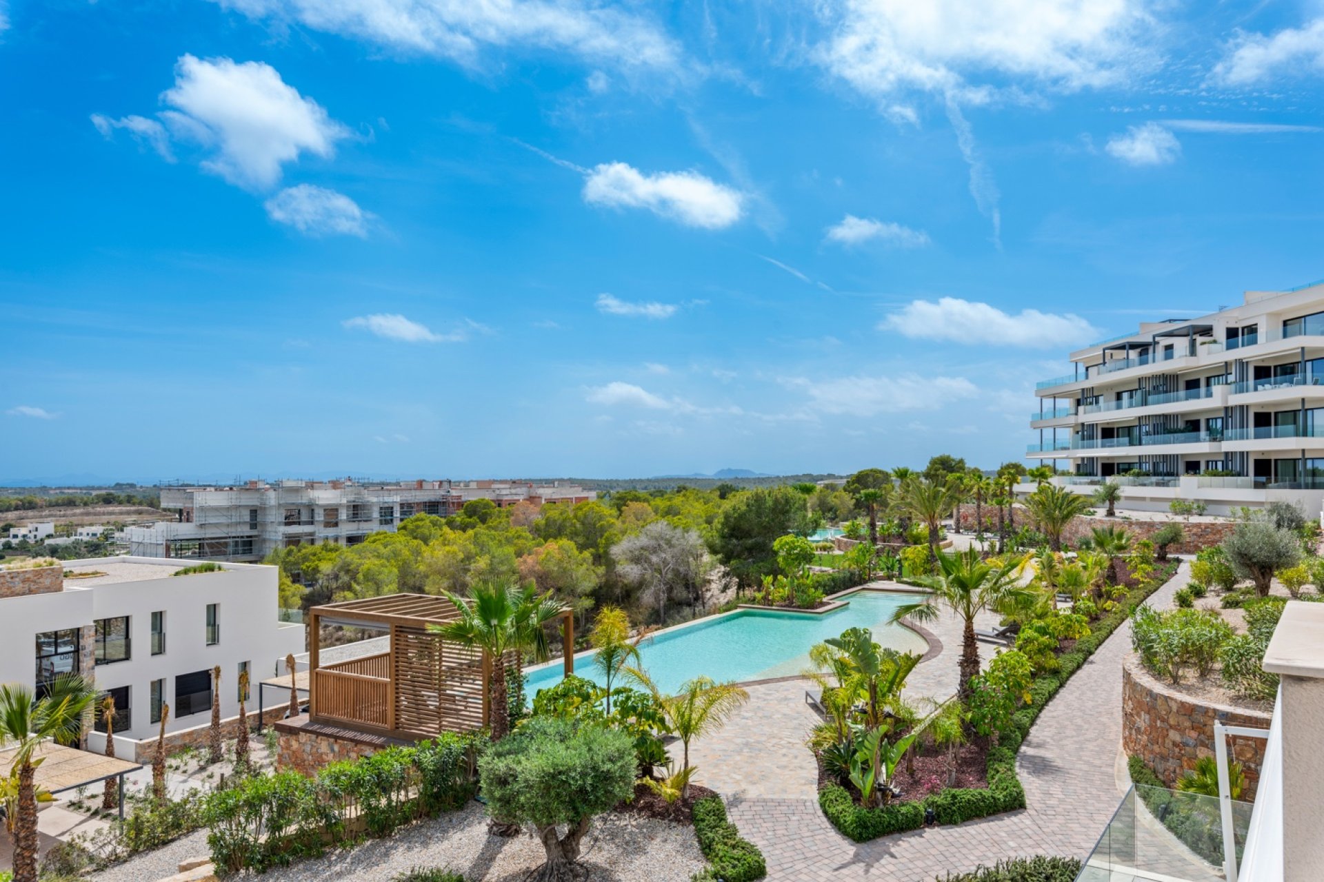 Resale - Apartment -
Las Colinas Golf