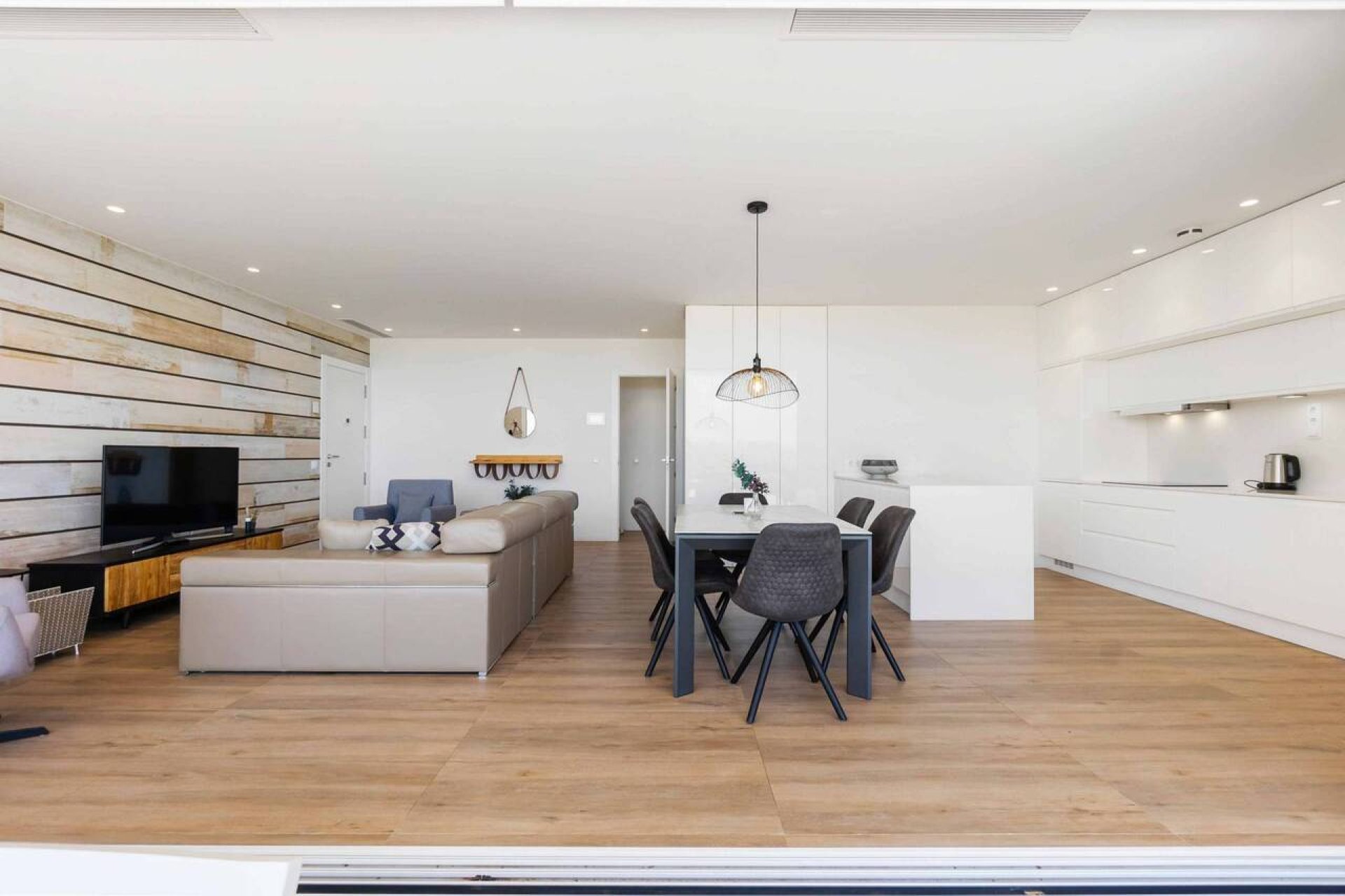 Resale - Apartment -
Las Colinas Golf