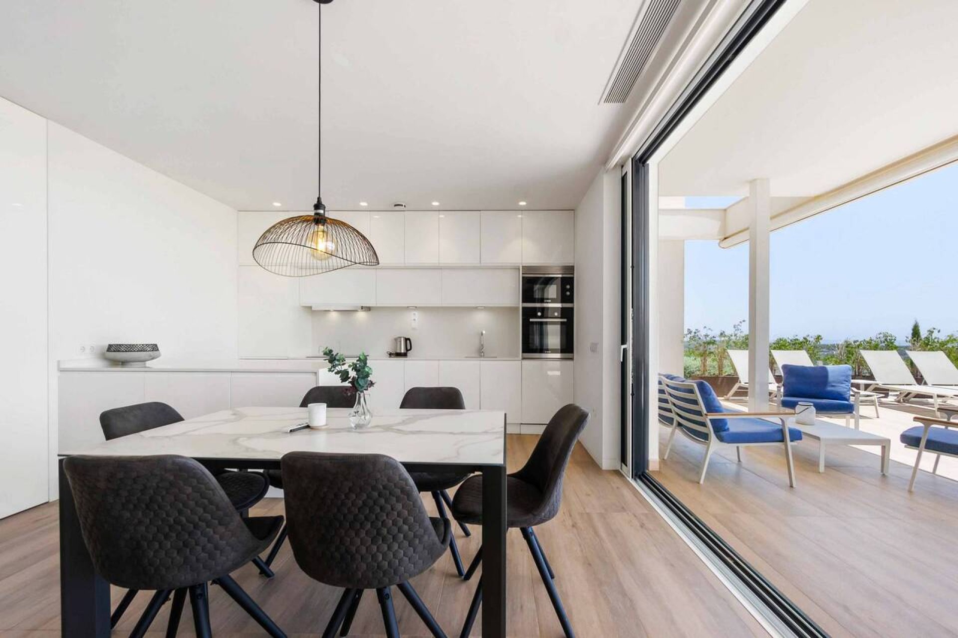 Resale - Apartment -
Las Colinas Golf