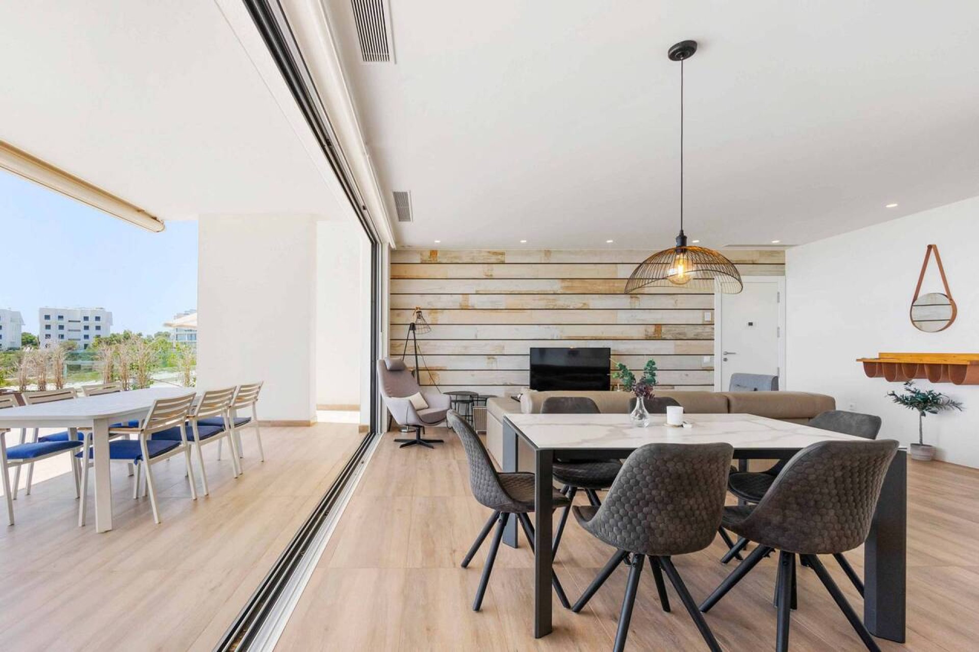 Resale - Apartment -
Las Colinas Golf