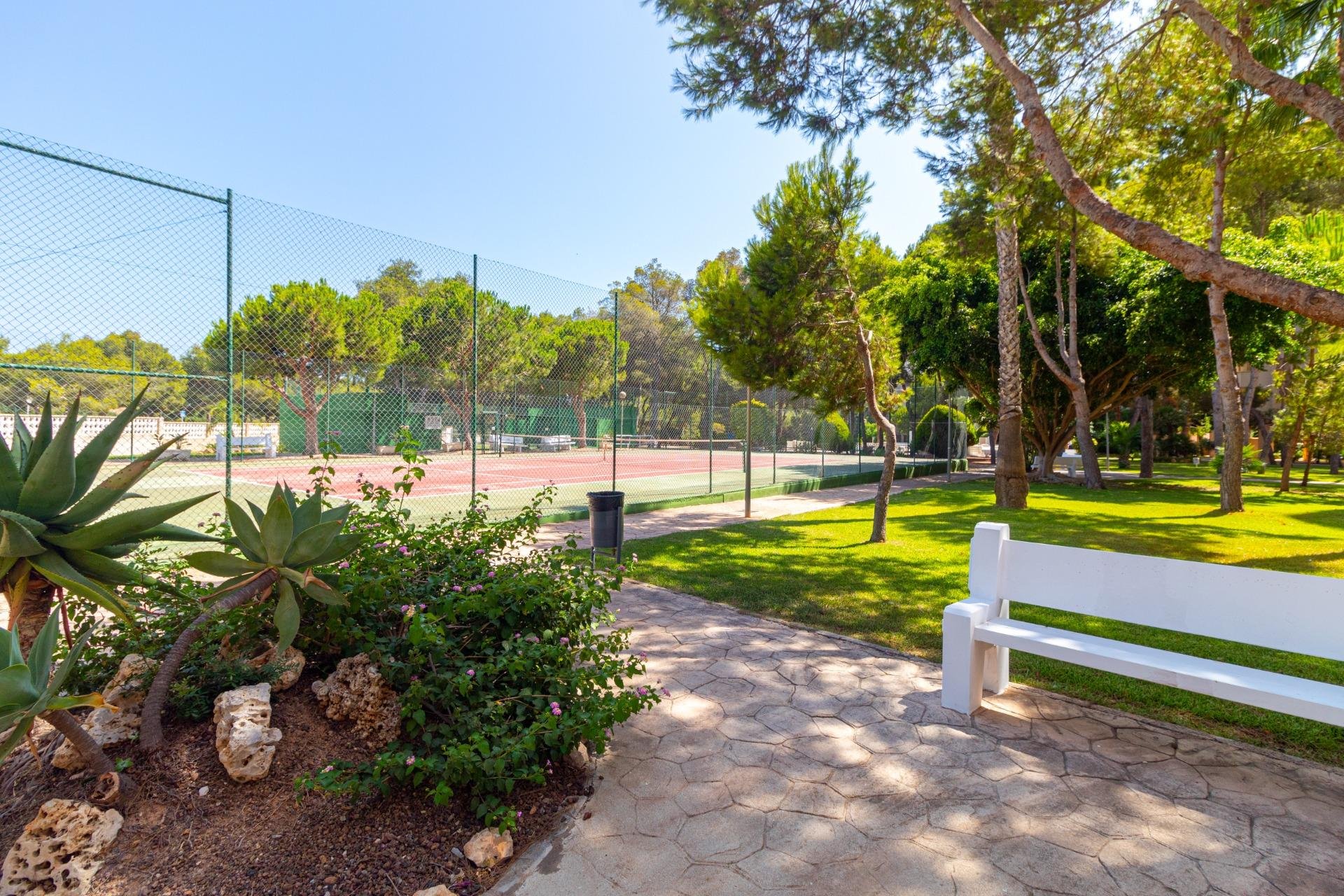 Resale - Apartment -
Orihuela Costa - Campoamor