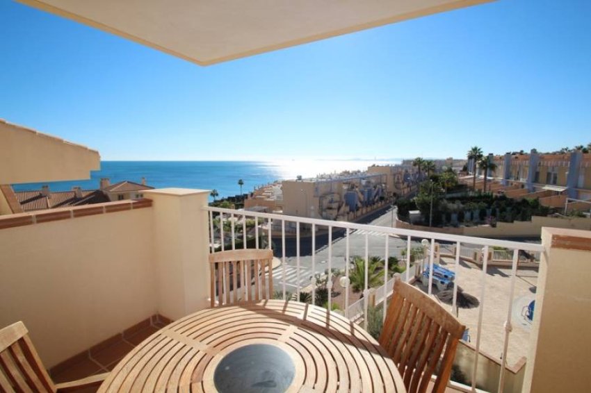 Resale - Apartment -
Orihuela Costa - Campoamor