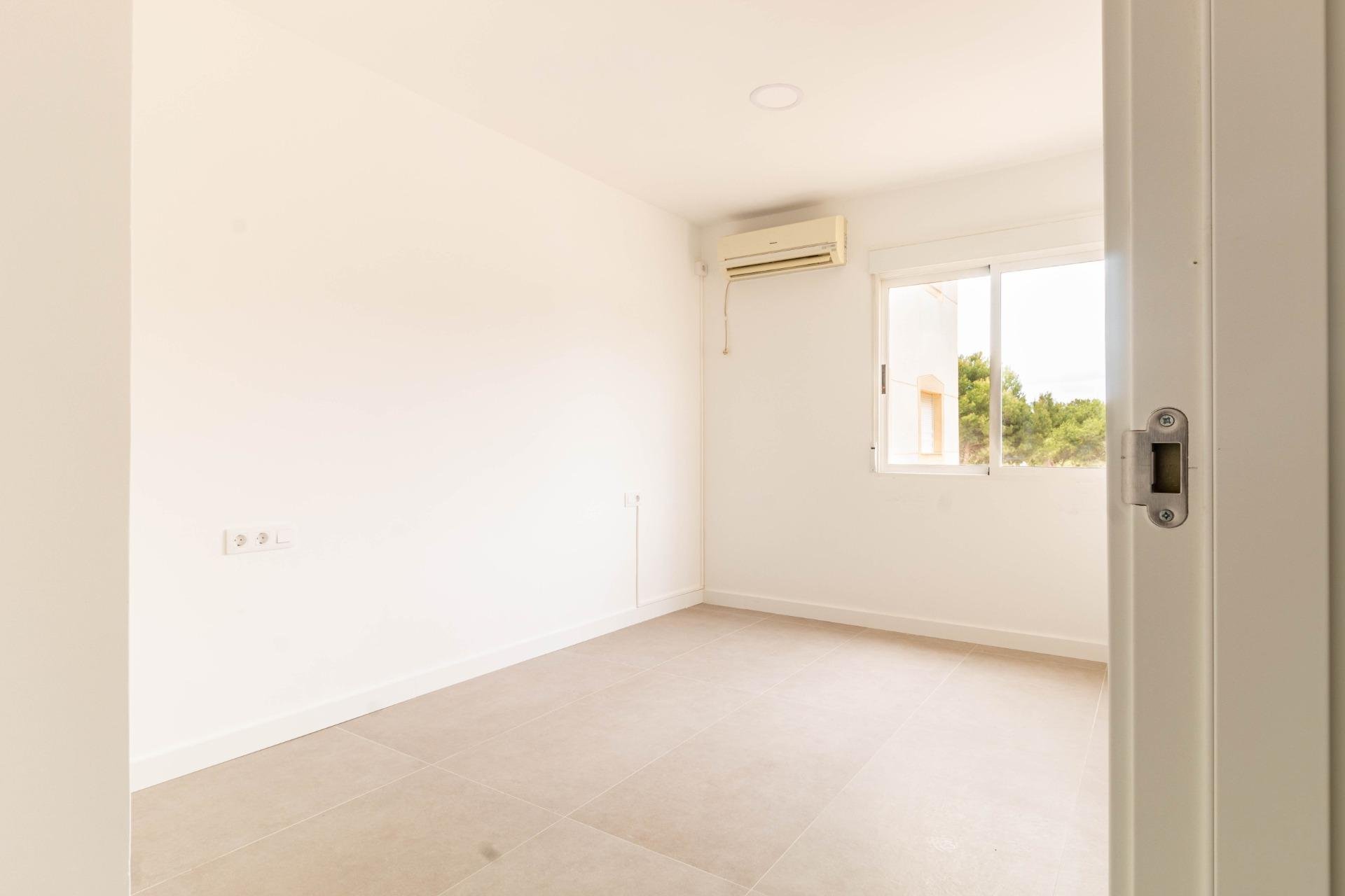 Resale - Apartment -
Orihuela Costa - La Zenia