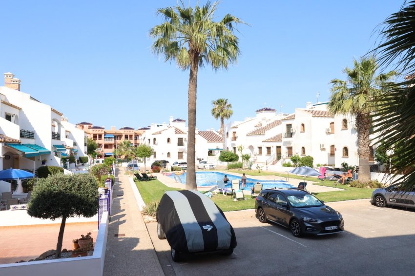 Resale - Apartment -
Orihuela Costa - PAU 8