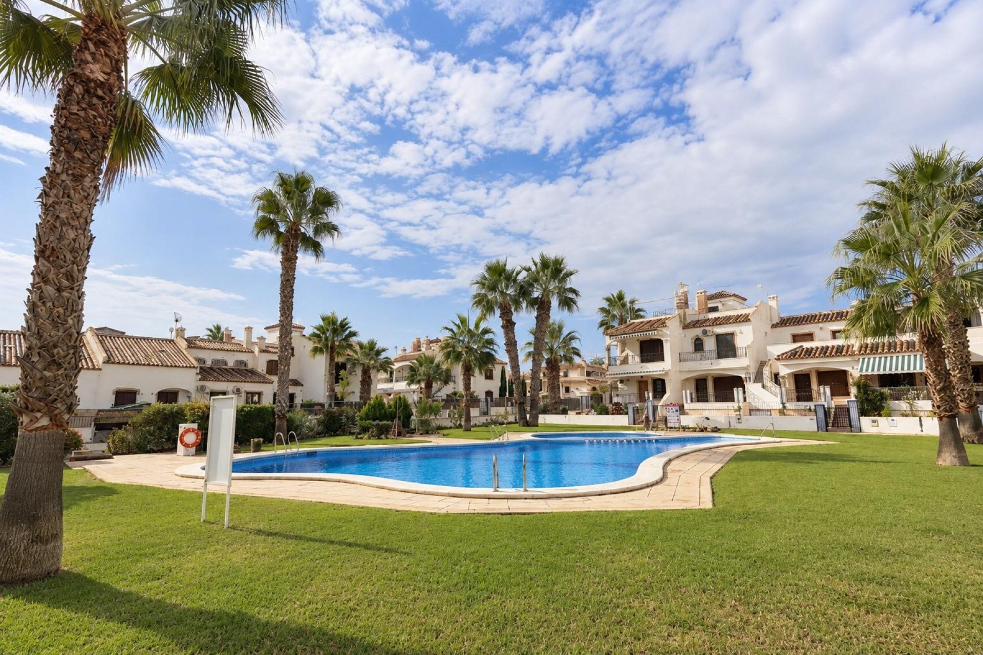 Resale - Apartment -
Orihuela Costa - PAU 8