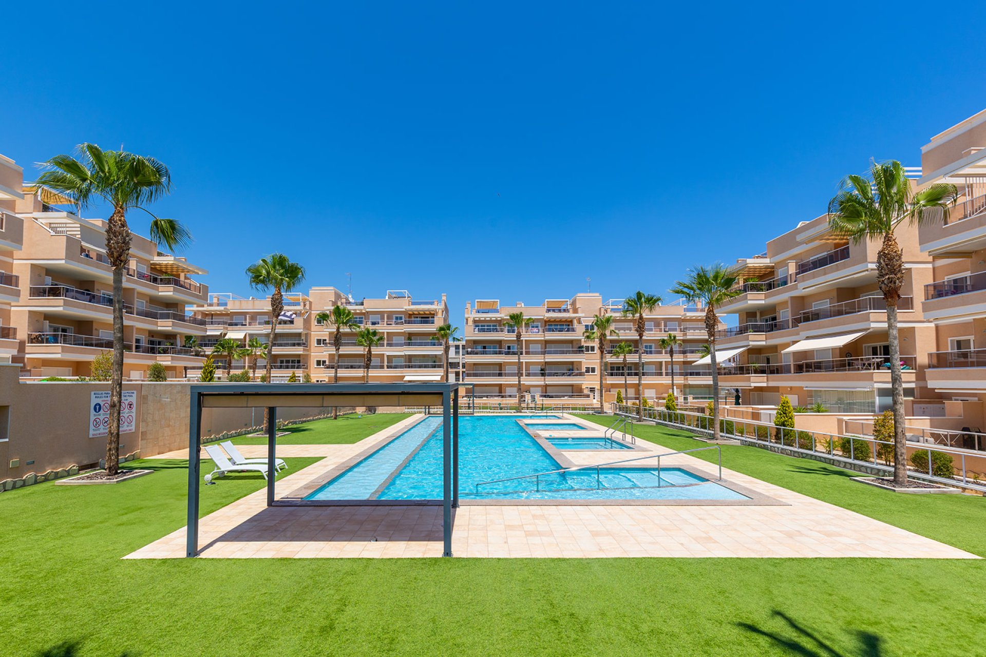 Resale - Apartment -
Orihuela Costa - Villamartín-Las Filipinas