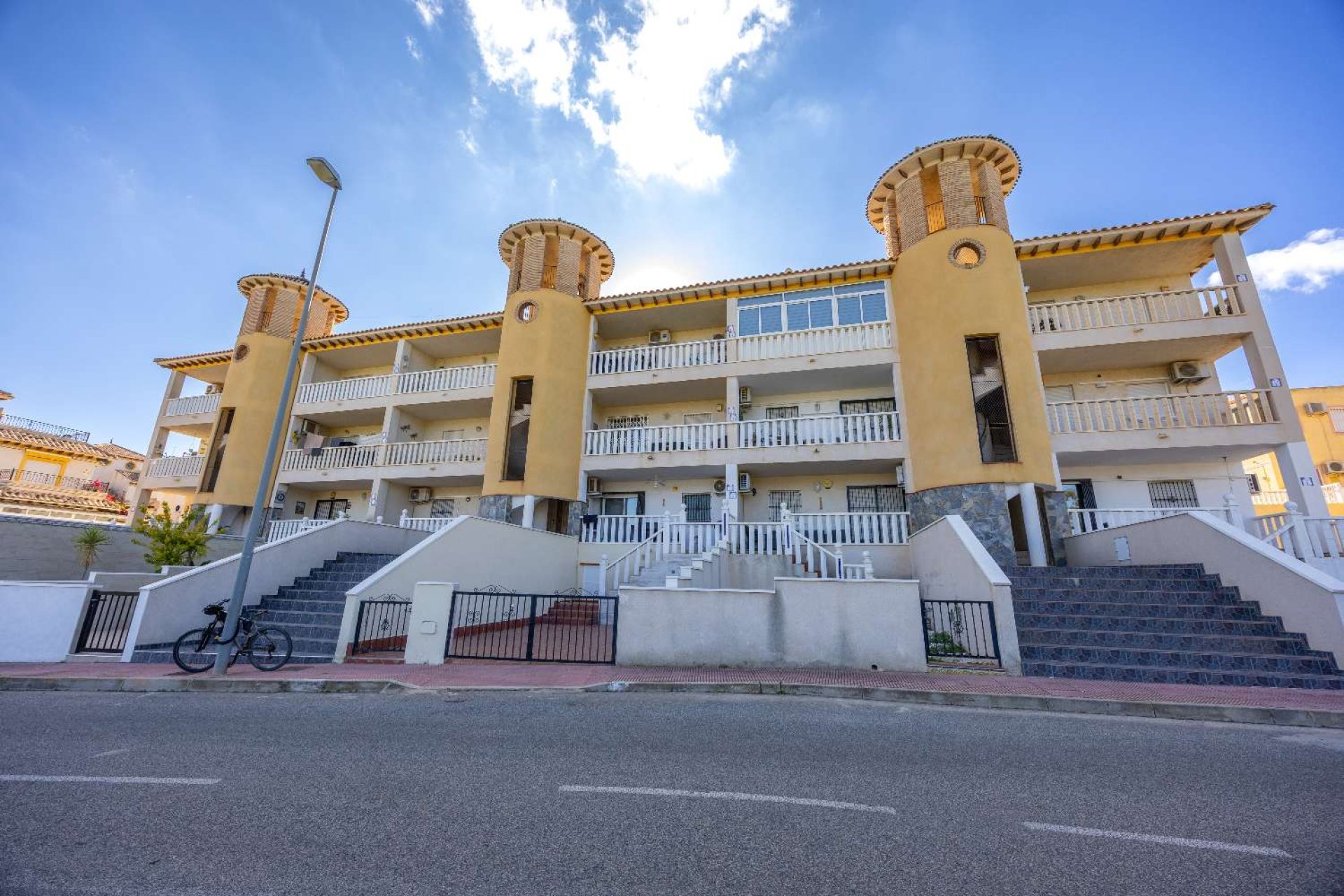 Resale - Apartment -
Orihuela - Villamartín-Las Filipinas