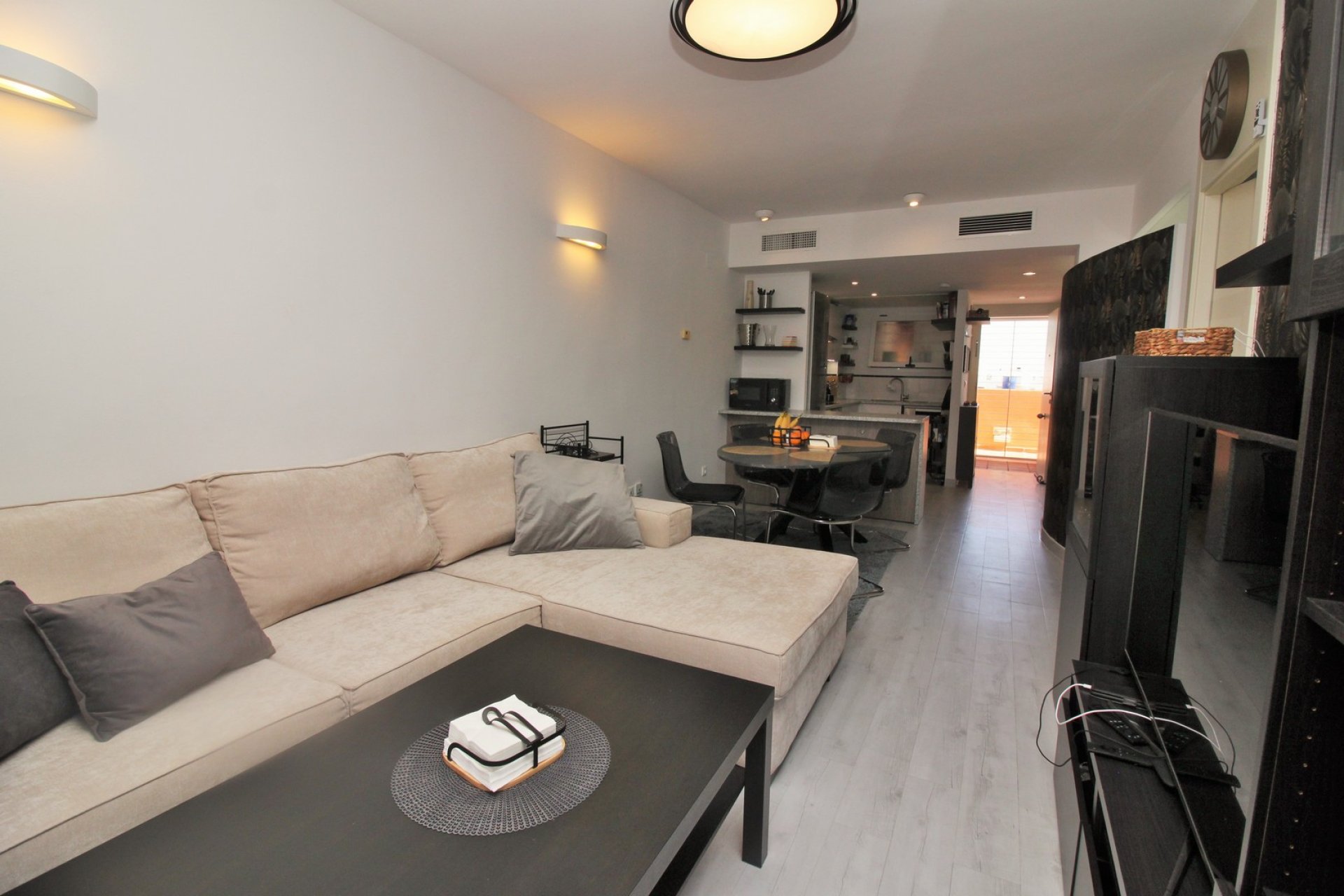 Resale - Apartment -
Playa Flamenca