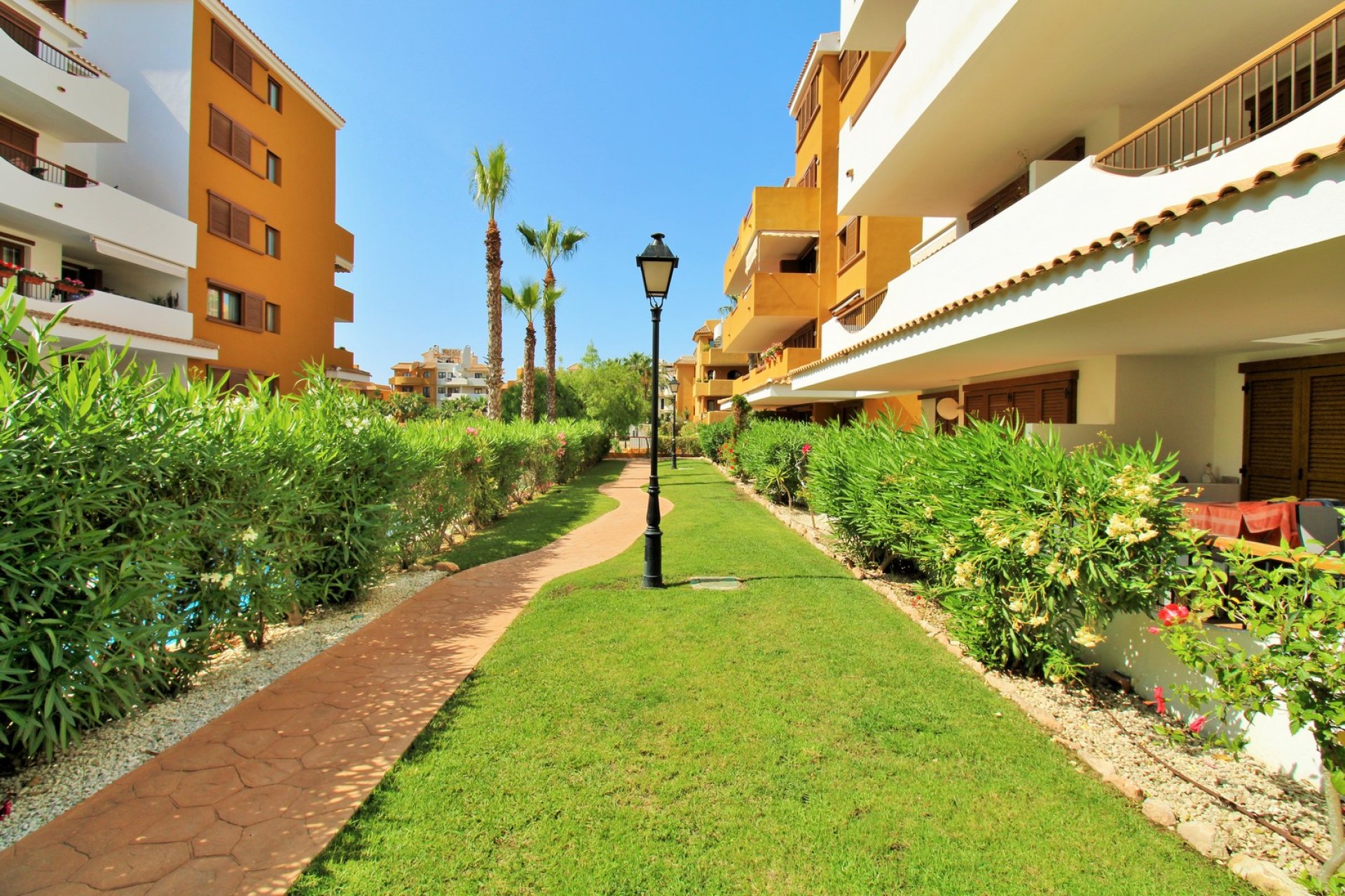 Resale - Apartment -
Punta Prima