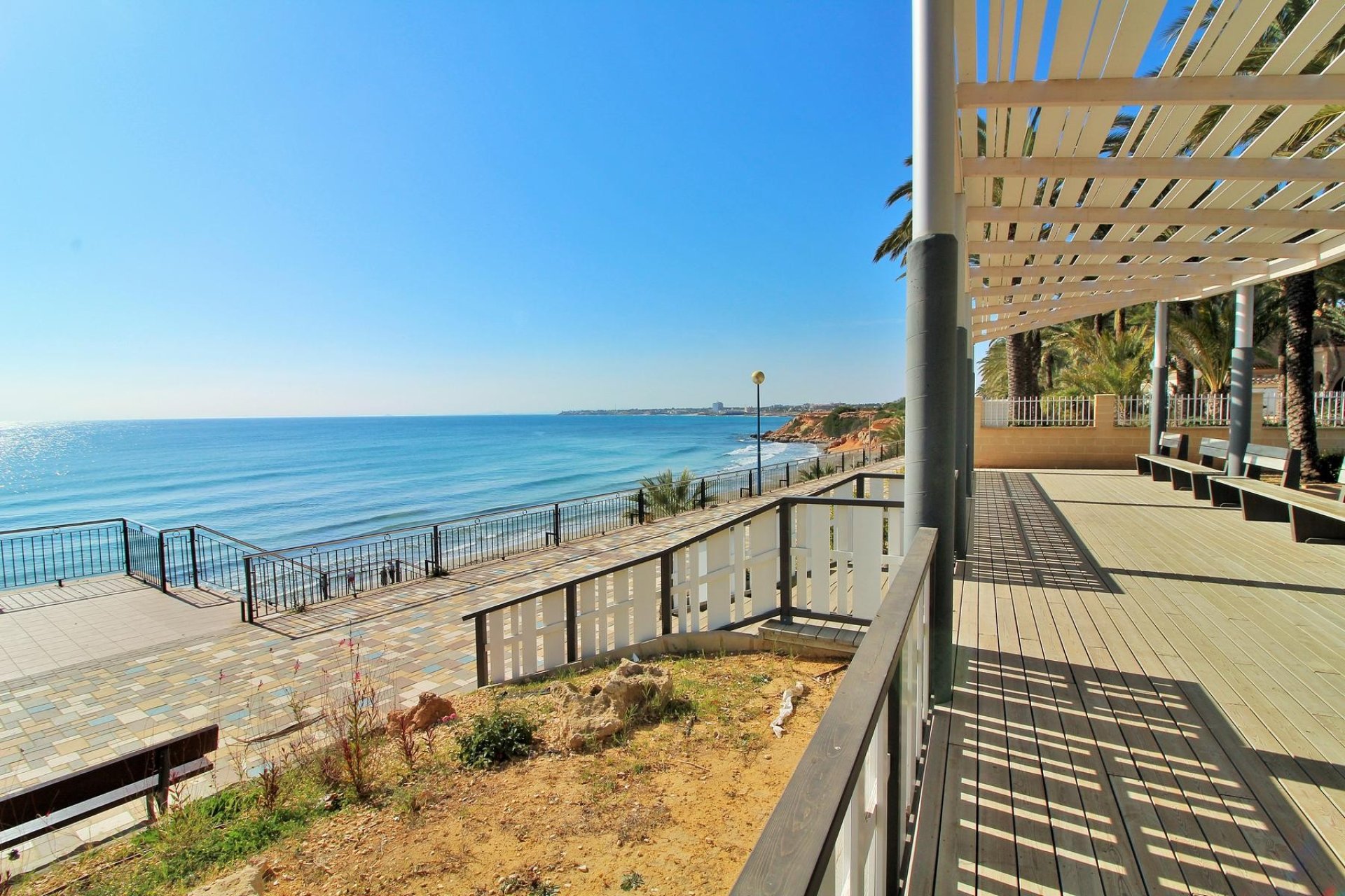 Resale - Apartment -
Punta Prima