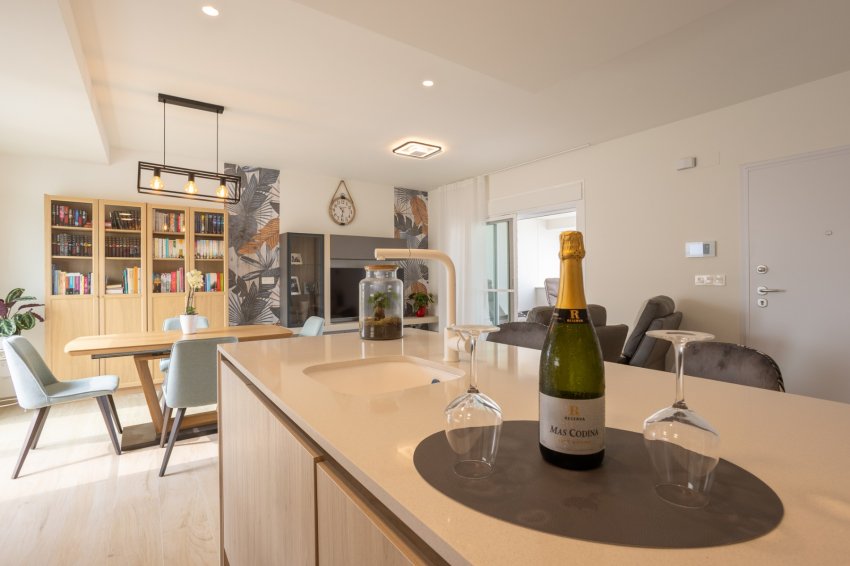 Resale - Apartment -
San Miguel - Villamartín