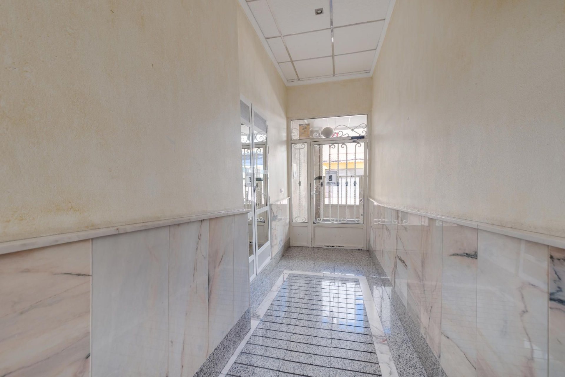 Resale - Apartment -
Torrevieja - Centro - Muelle Pesquero