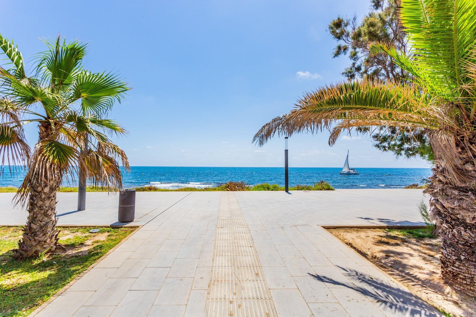 Resale - Apartment -
Torrevieja - Centro - Muelle Pesquero