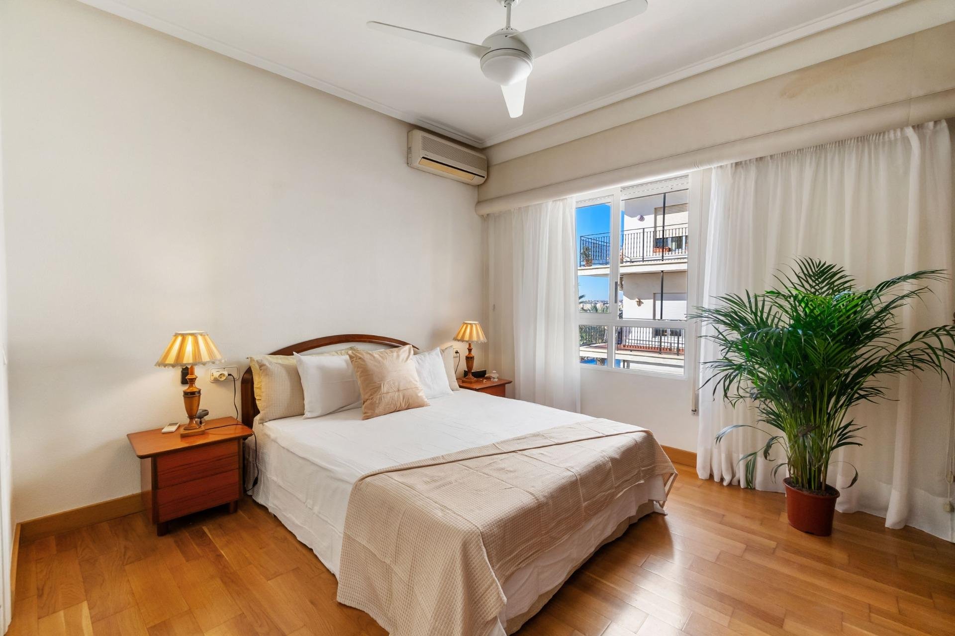 Resale - Apartment -
Torrevieja - Centro - Muelle Pesquero