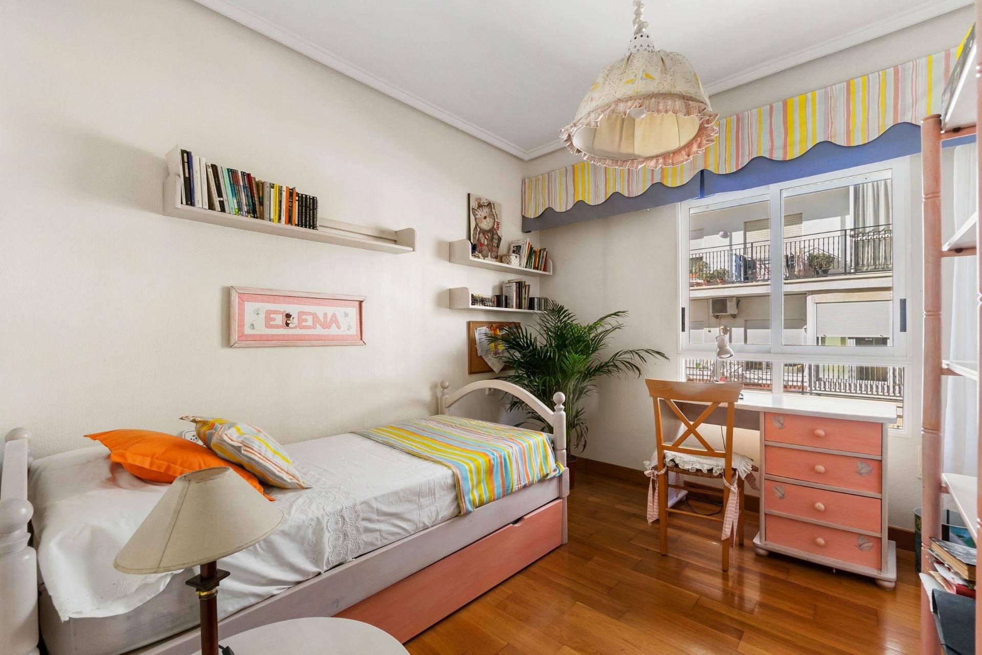 Resale - Apartment -
Torrevieja - Centro - Muelle Pesquero