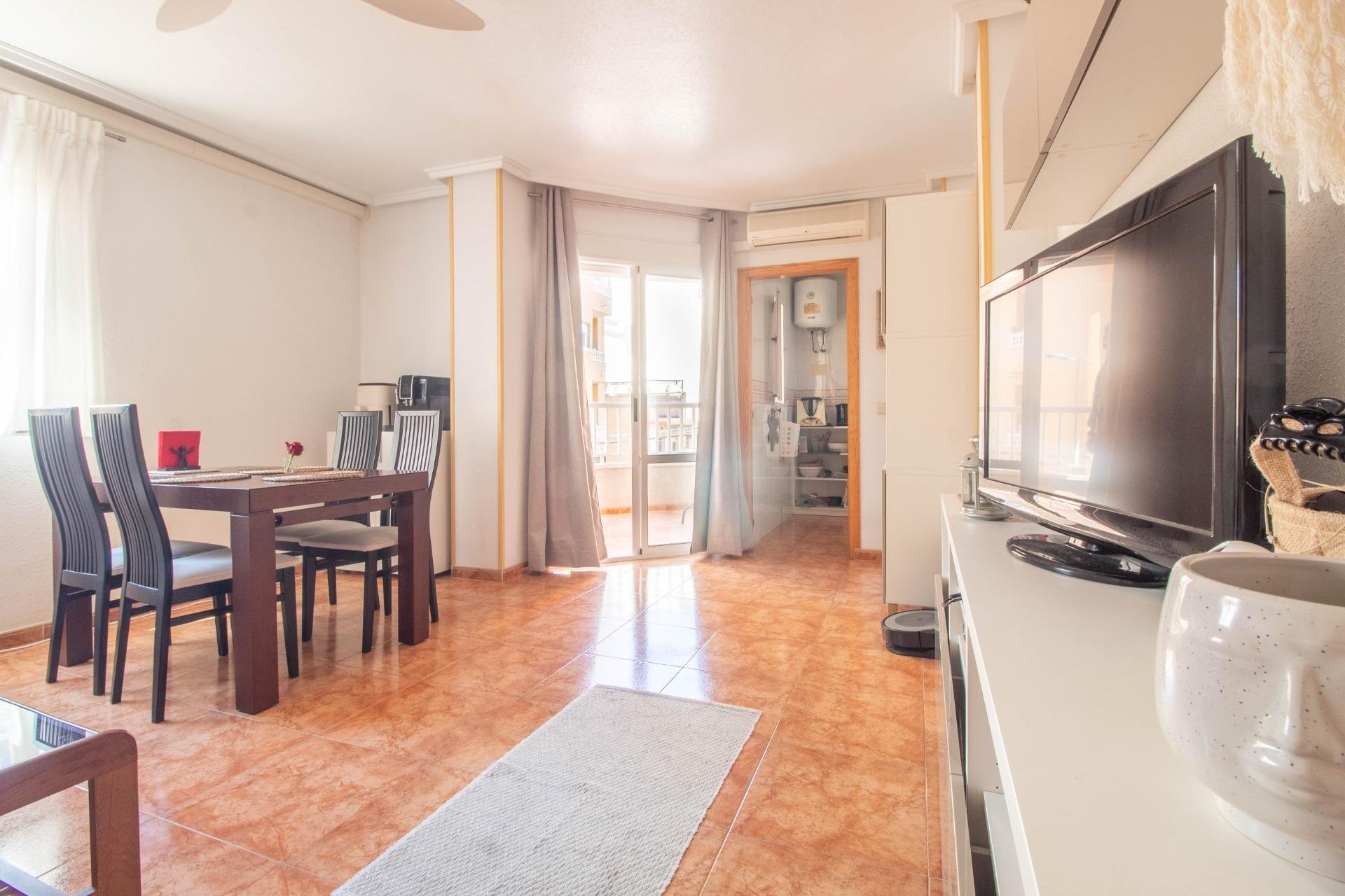 Resale - Apartment -
Torrevieja - Centro