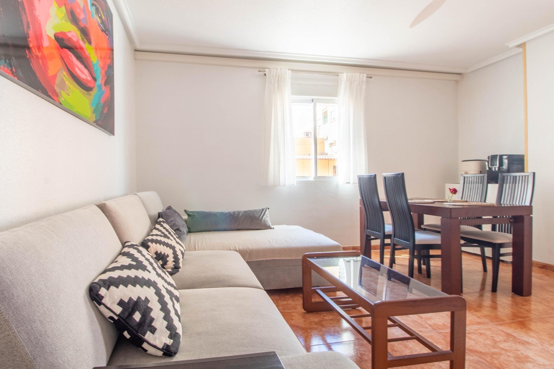 Resale - Apartment -
Torrevieja - Centro