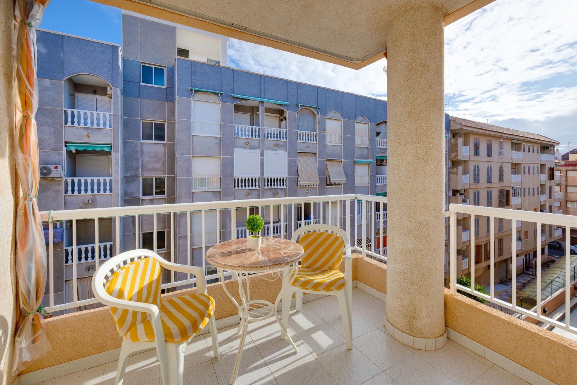 Resale - Apartment -
Torrevieja - El Acequión - Los Náufragos