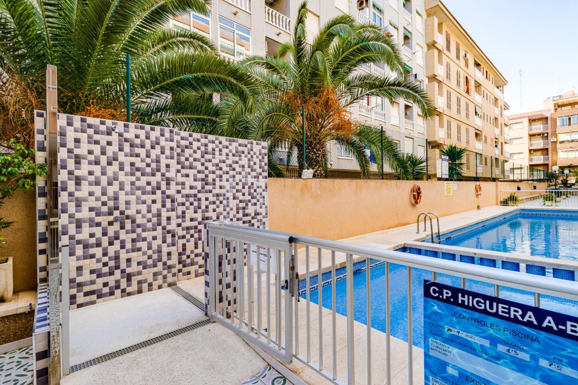 Resale - Apartment -
Torrevieja - El Acequión - Los Náufragos