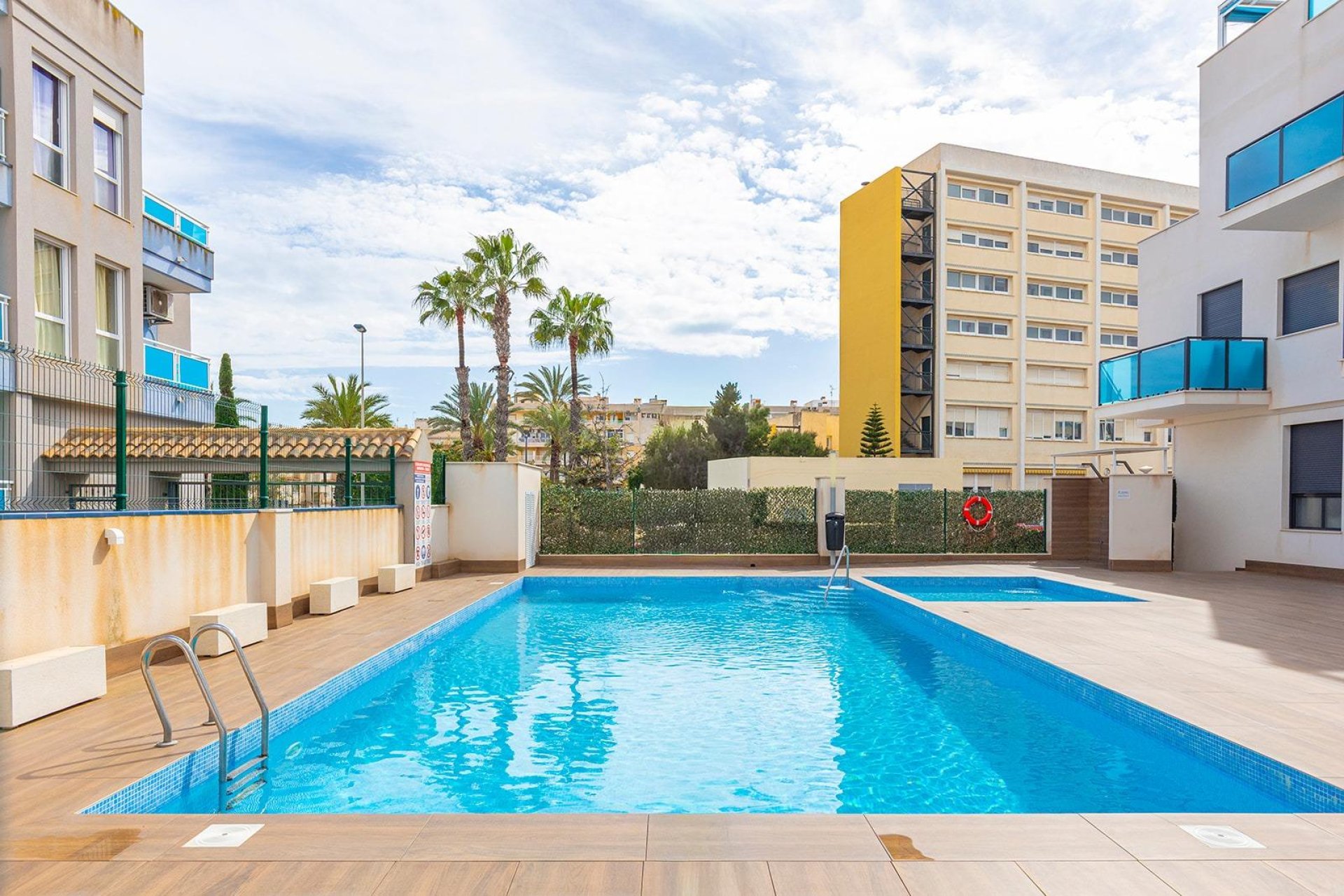 Resale - Apartment -
Torrevieja - Estacion de autobuses