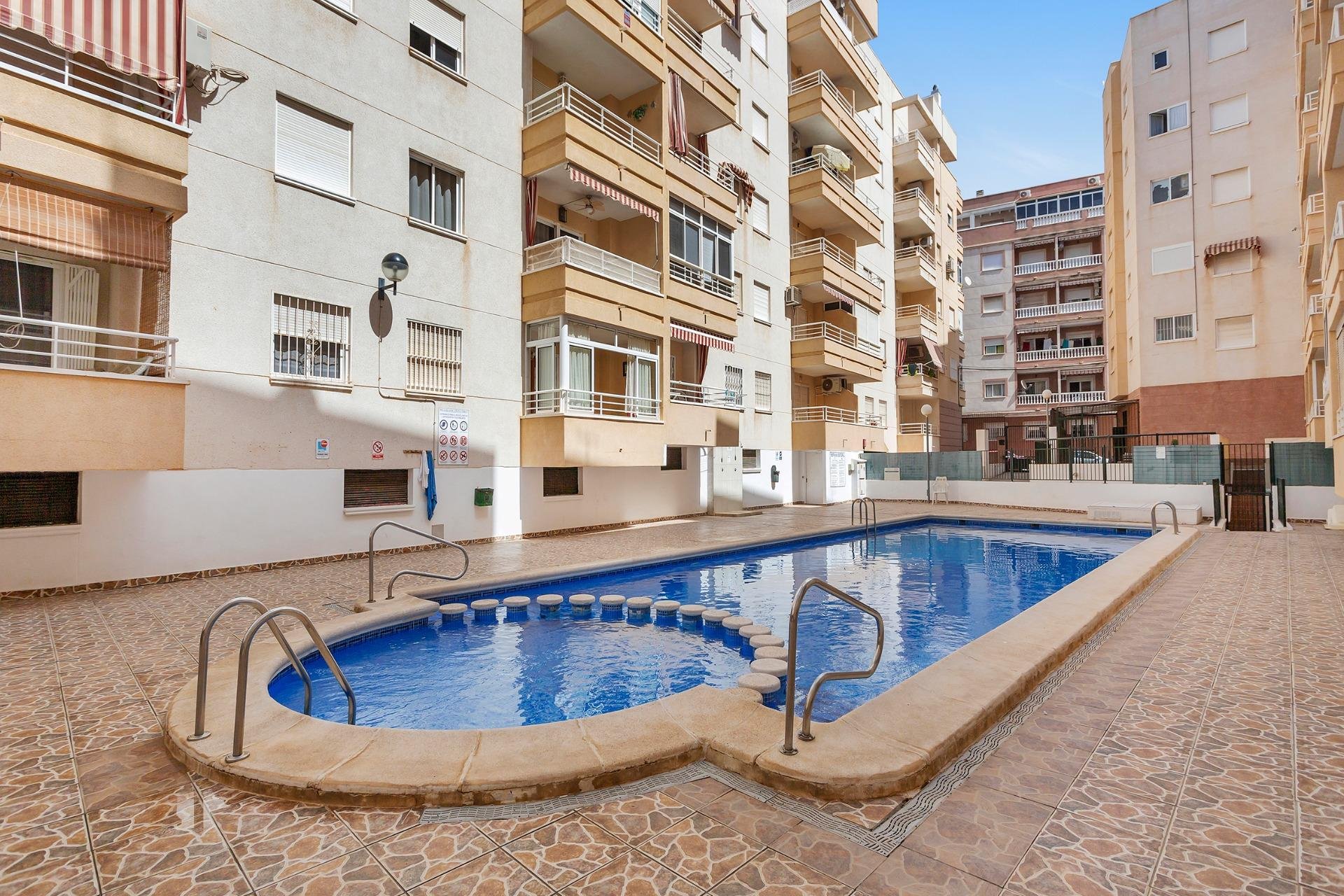 Resale - Apartment -
Torrevieja - Estacion de autobuses