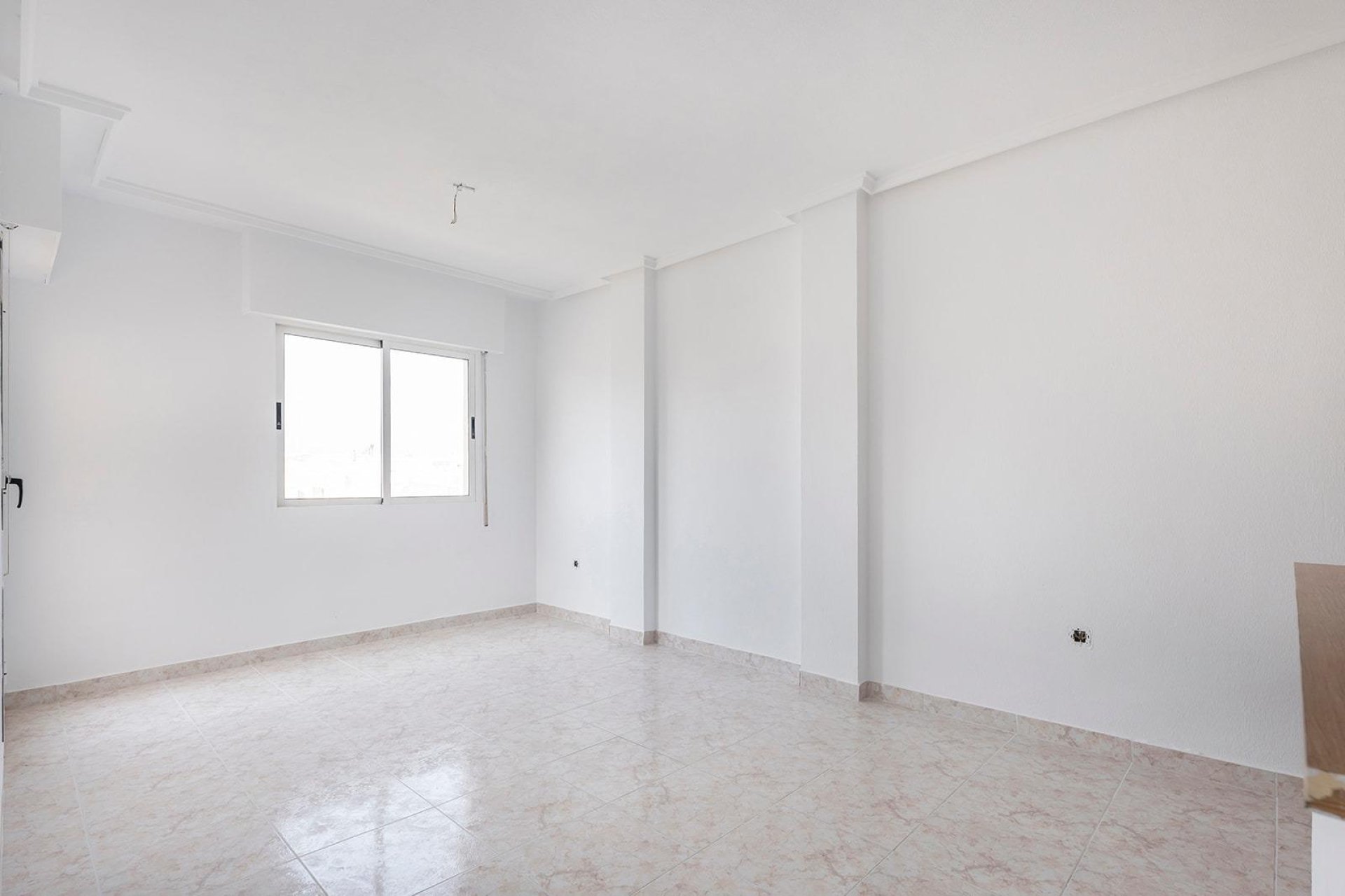 Resale - Apartment -
Torrevieja - Estacion de autobuses